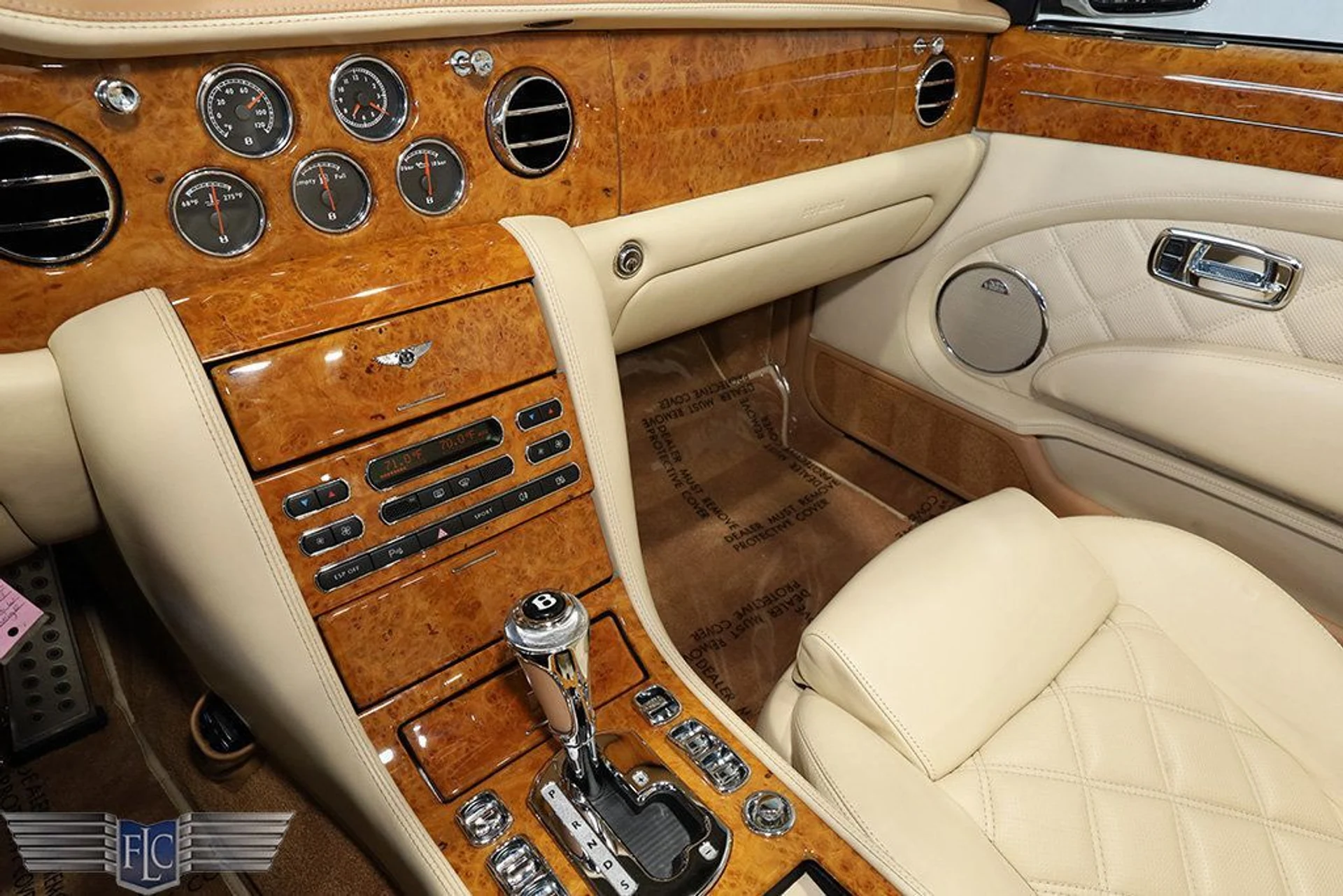 mph024_1453150897_used_2010_bentley_azure_tconvertible_9689_22574902_25_1024_c5fce86867