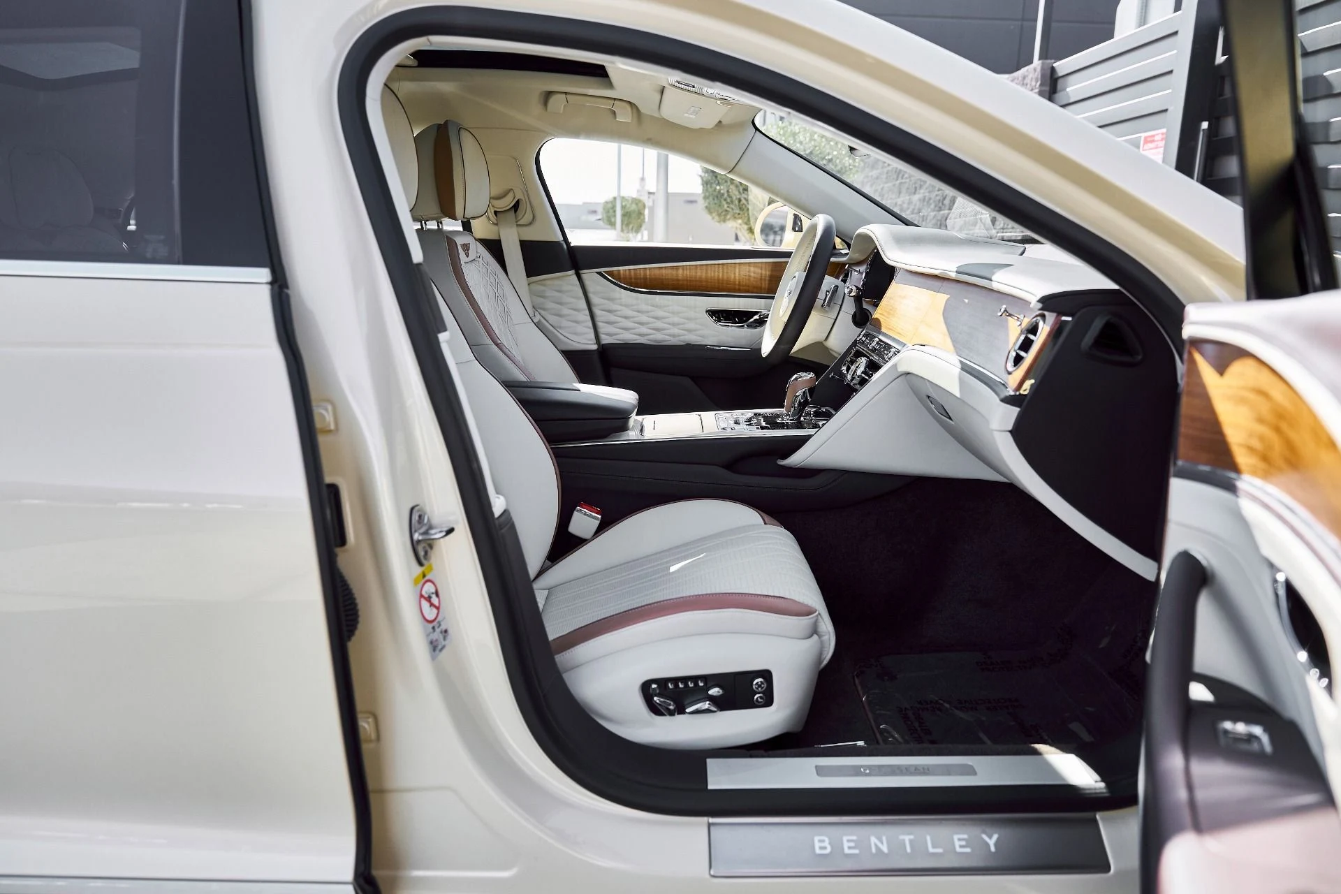 mph024_1455803387_Used_2023_Bentley_Flying_Spur_Hybrid_Odyssean_Edition_1770692444_c10511b2af