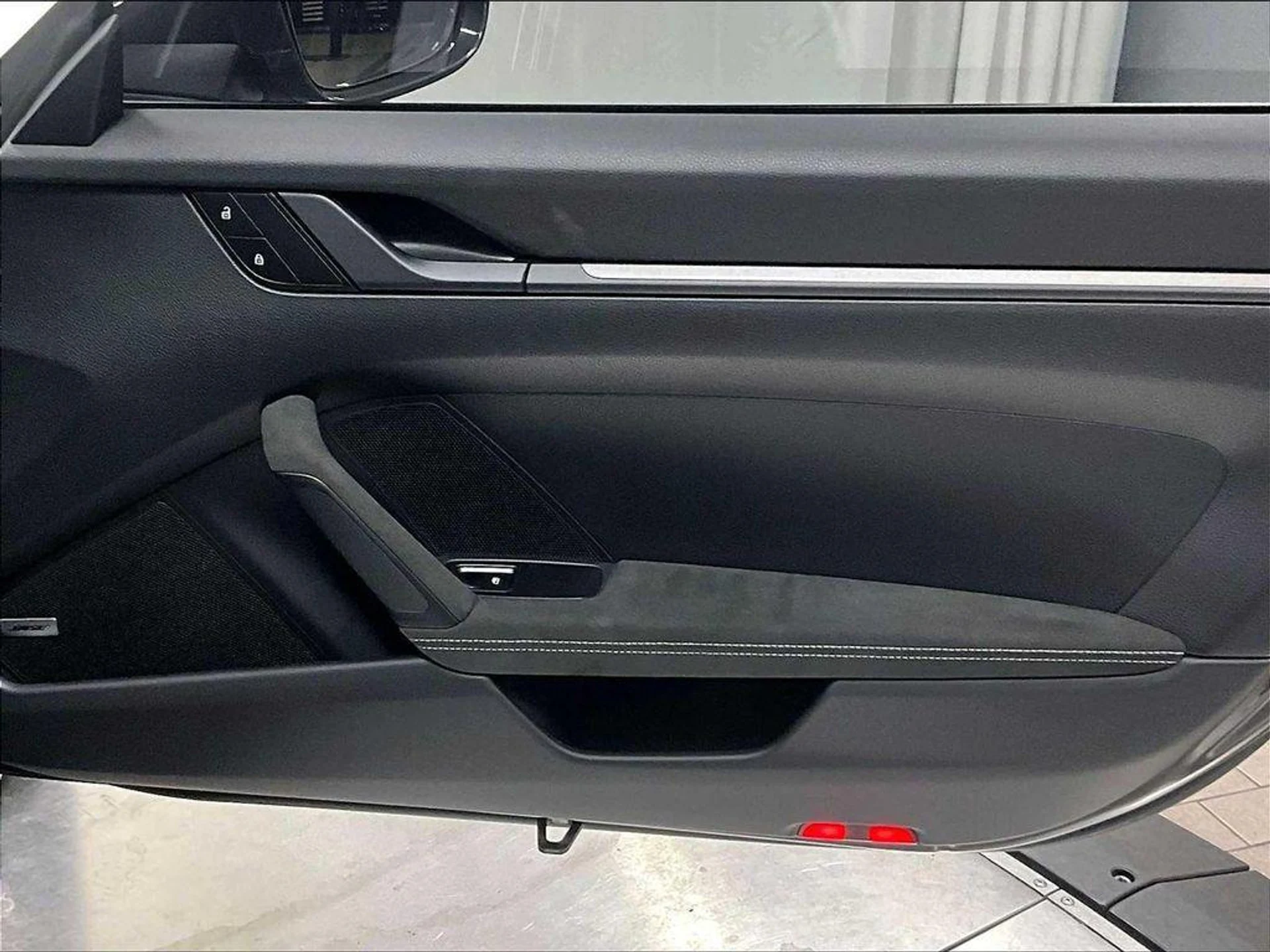 mph024_1486537323_Ttg_N_Lad_AZMV_45_Y_As_Gg_Sh_J7_J_Wp_Qw_f6734518f6