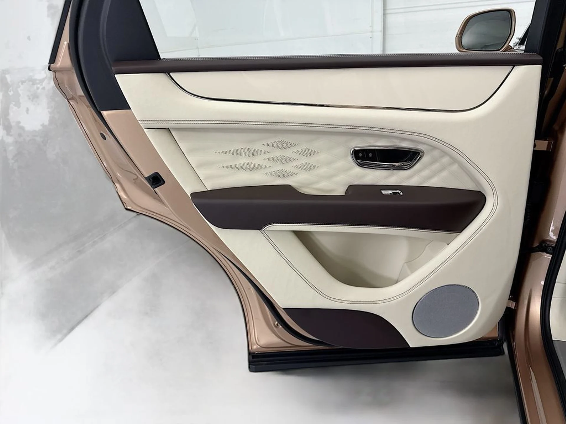 mph024_1496790001_new_2026_bentley_bentayga_8119_23010475_25_1024_4c9e9d61f8