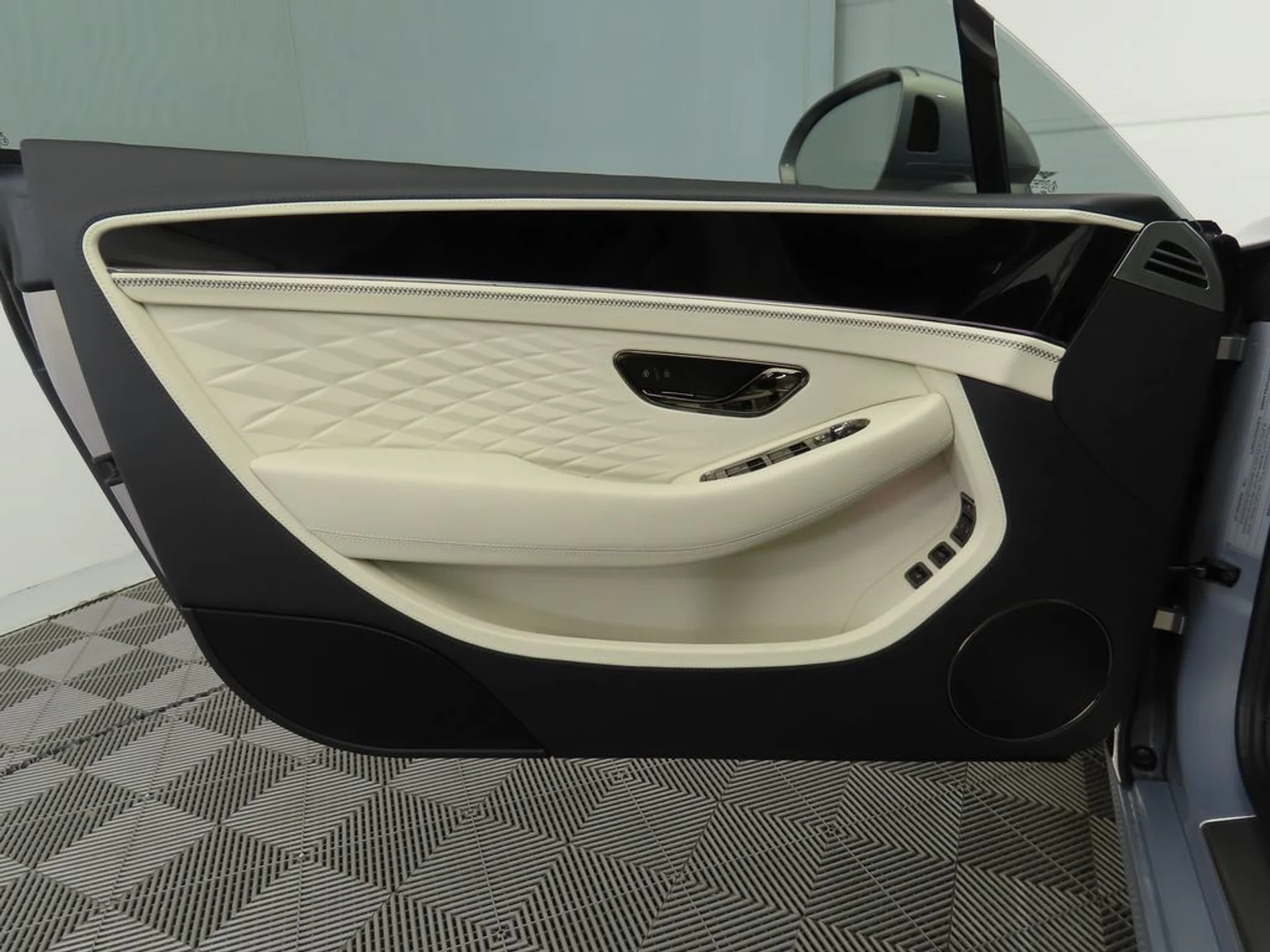 mph024_1497891735_new_2026_bentley_continental_gt_8119_22937672_25_1024_8d2e22472f