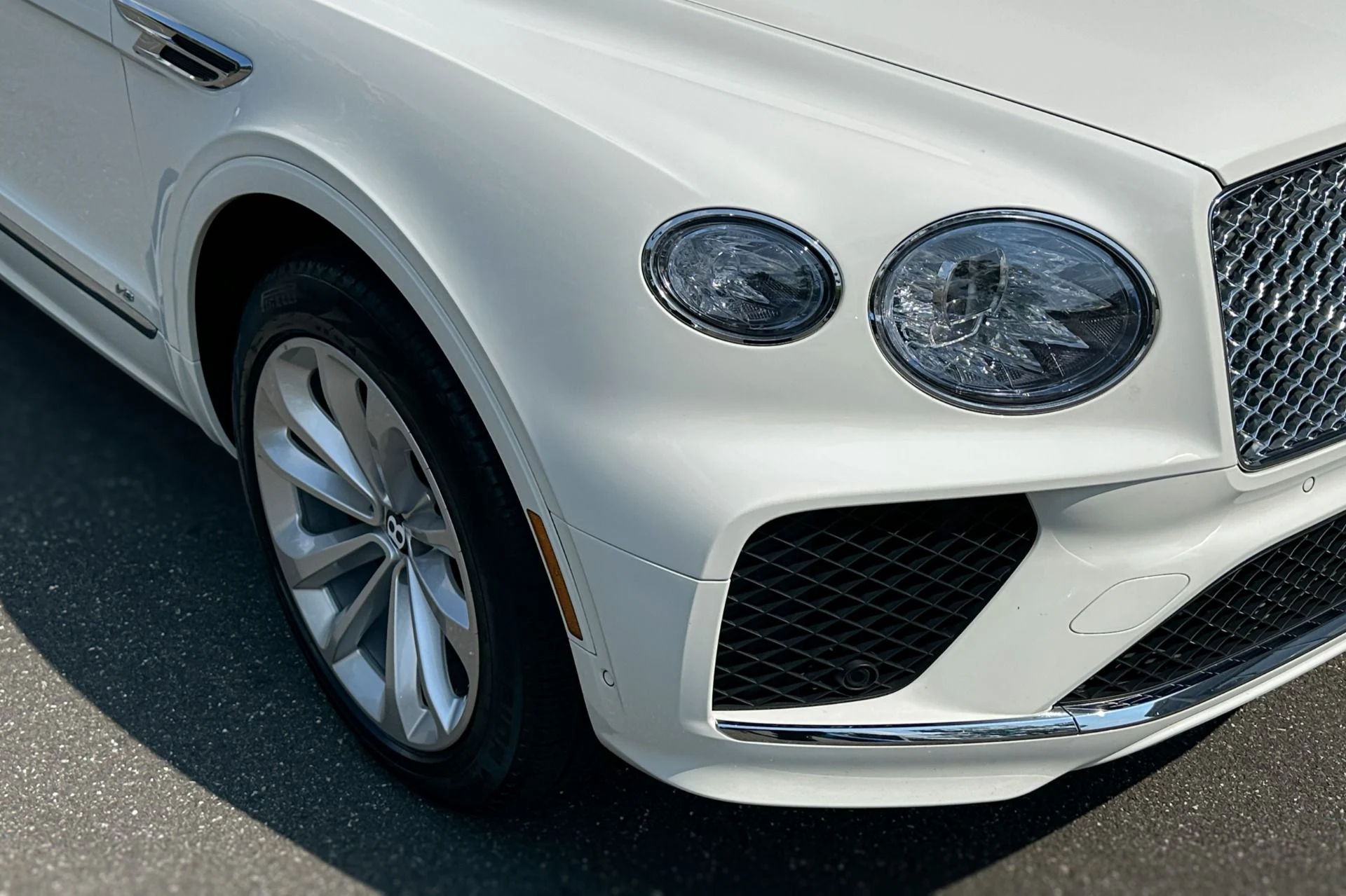 mph024_1499533518_Used_2022_Bentley_Bentayga_V8_1786356429_959cd8e29b