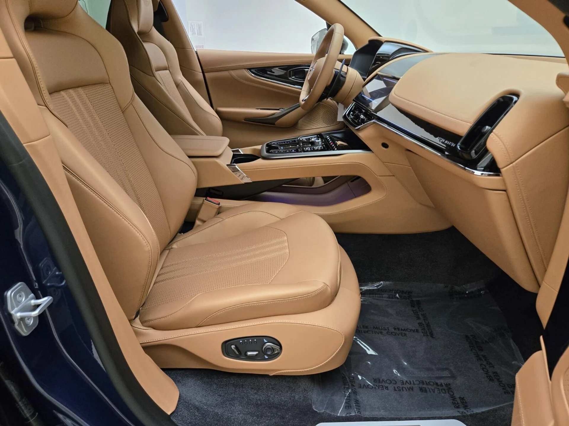mph024_1499656964_New_2025_Aston_Martin_DBX_707_1753162727_430e869d76