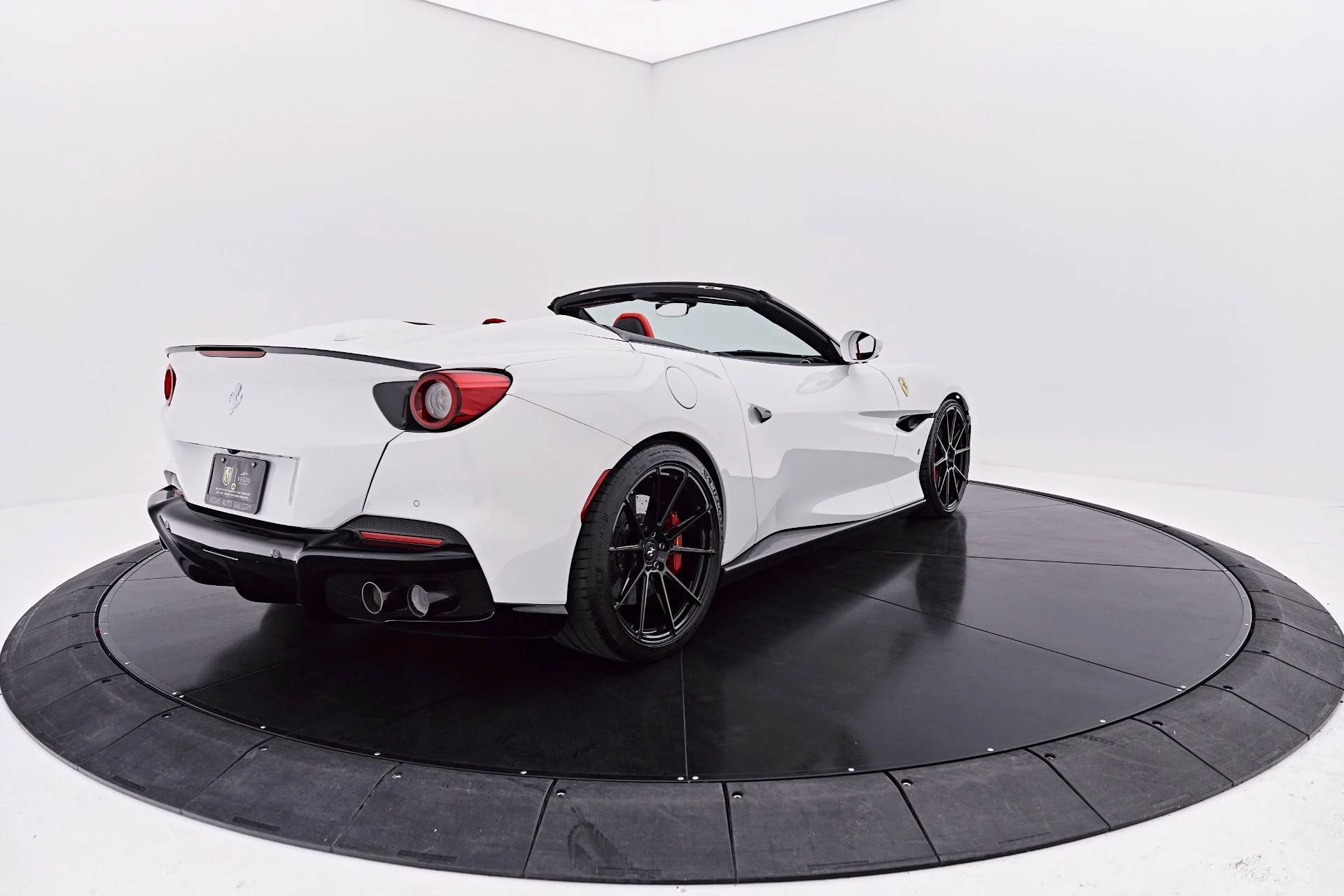 mph024_150294811_Used_2022_Ferrari_Portofino_M_Base_1785971815_fa4259e939