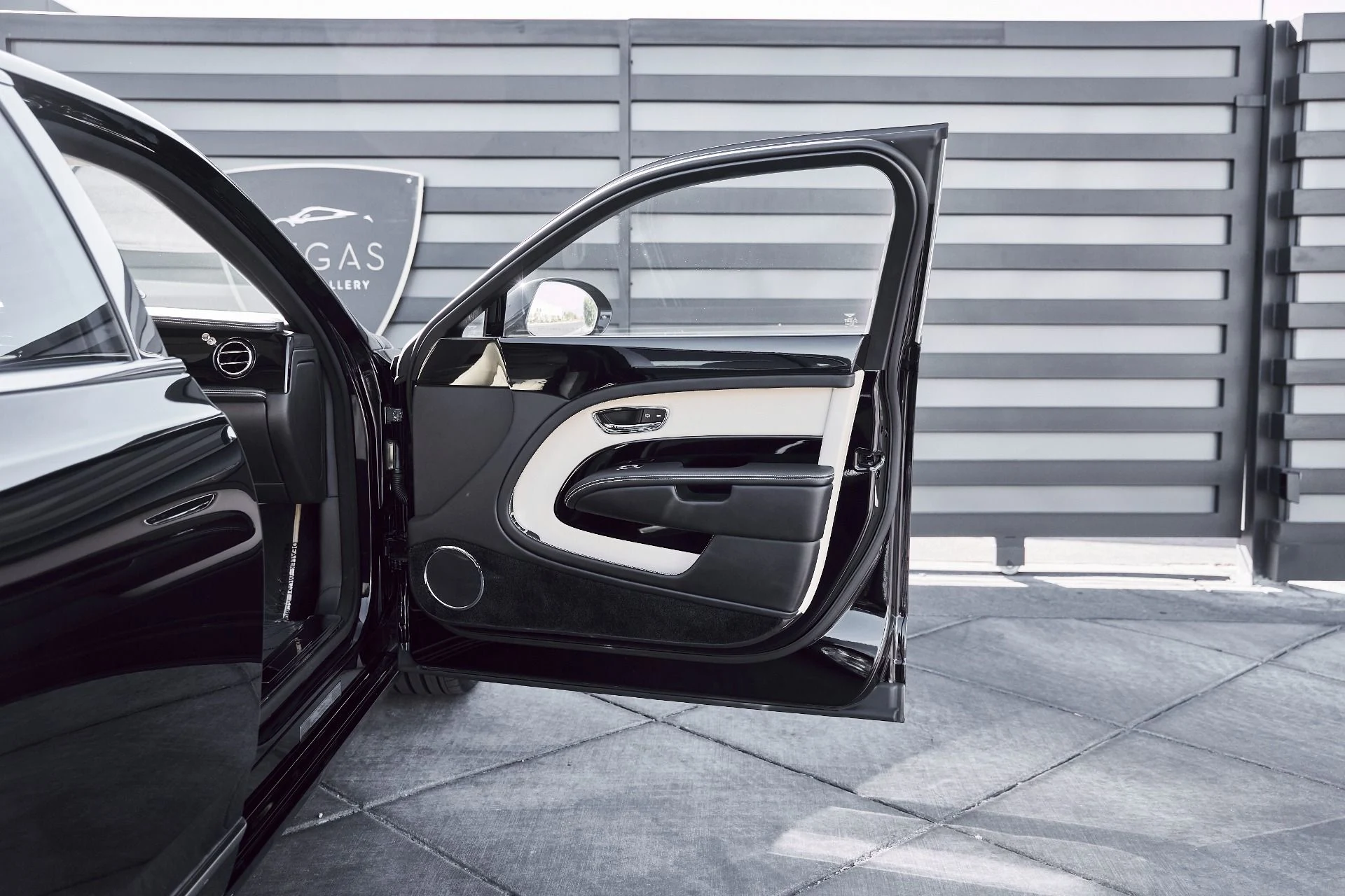 mph024_1508771117_Used_2019_Bentley_Mulsanne_Base_1773861354_382f12a300