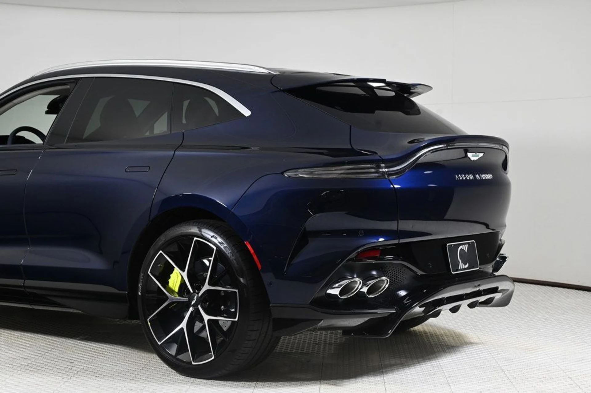 mph024_1516841412_new_2026_aston_martin_dbx_707awd_11350_22965901_24_1024_02d348b203