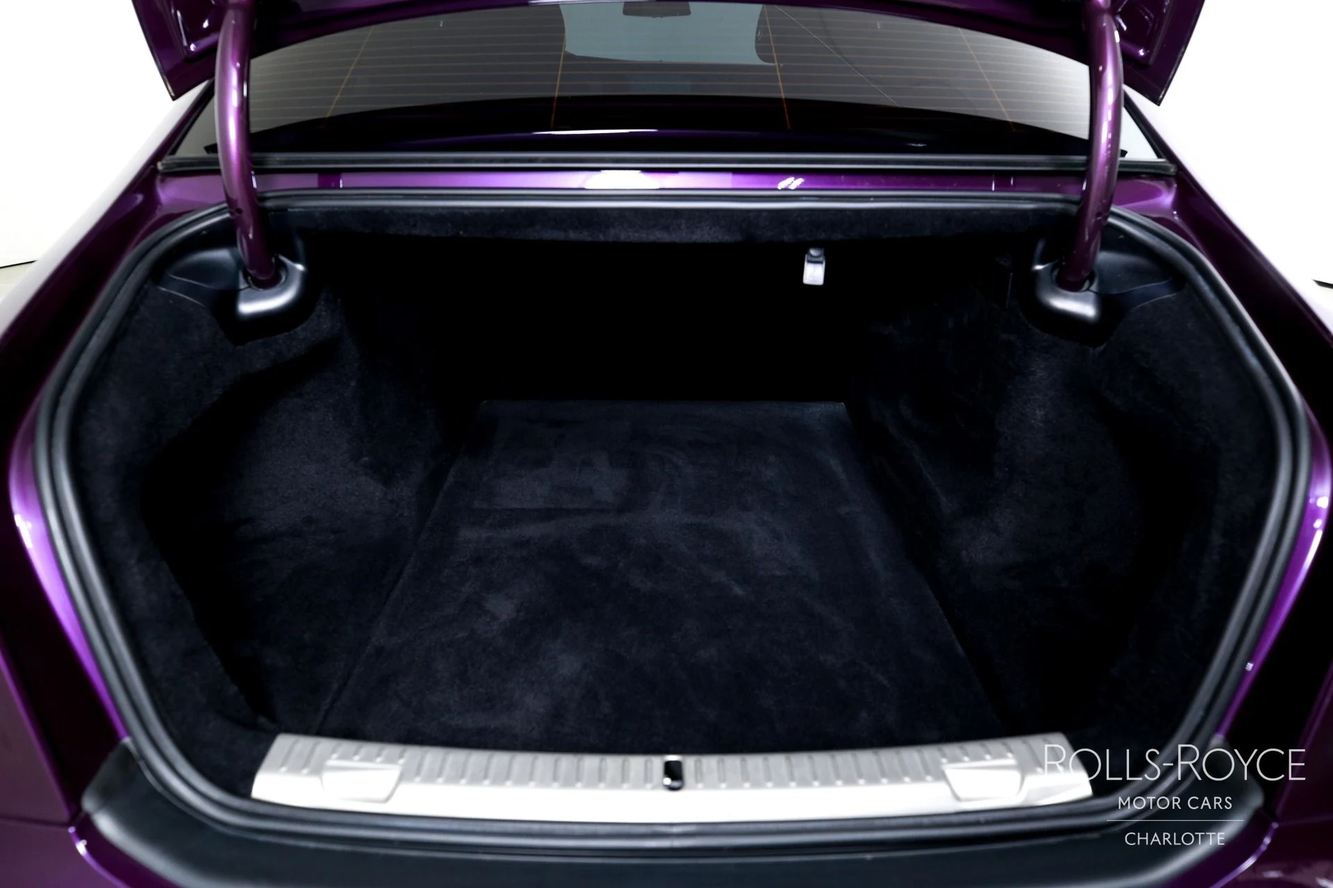 mph024_1518301144_Used_2022_Rolls_Royce_Black_Badge_Ghost_1772490971_adcf08ec11