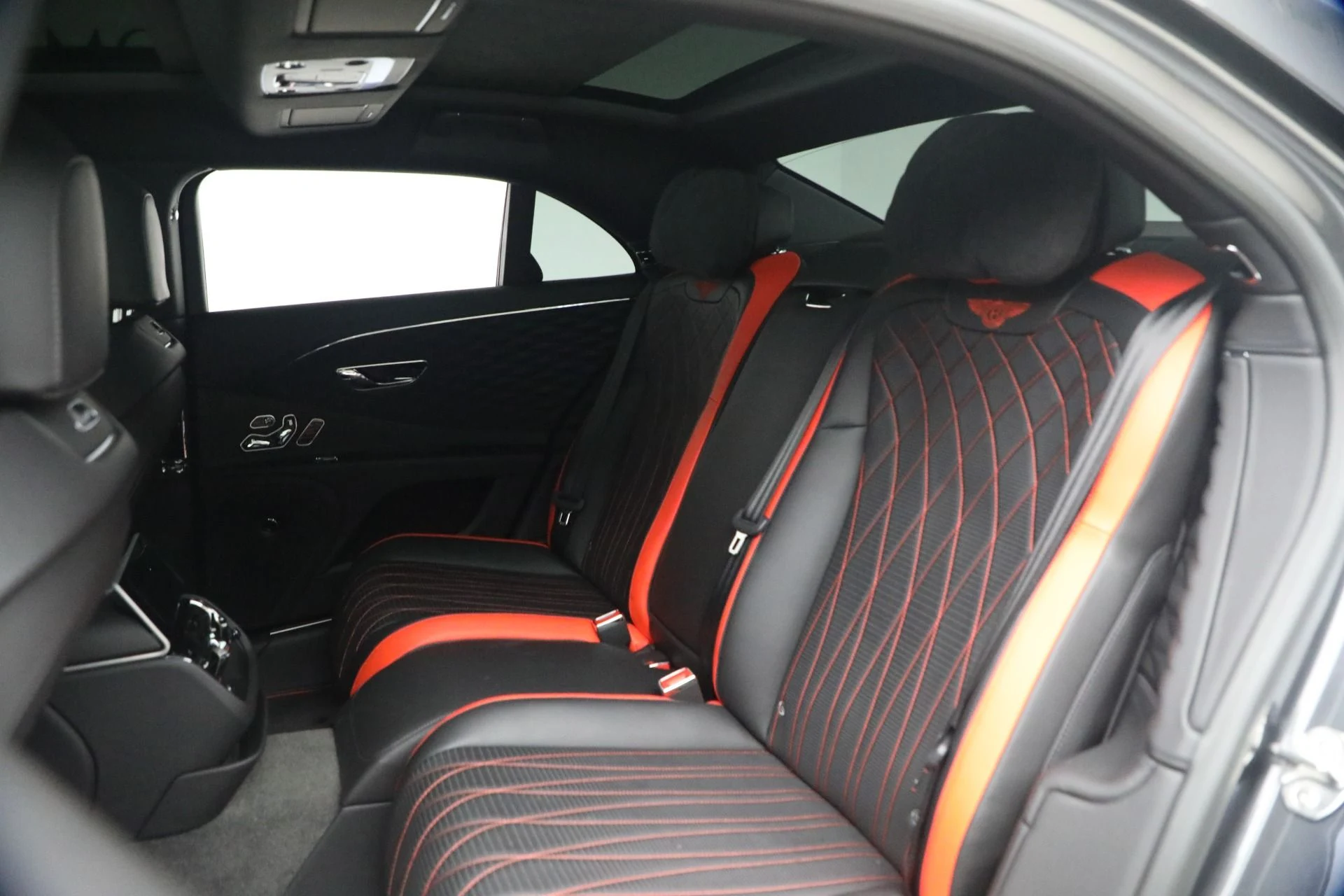 mph024_1520455068_Used_2022_Bentley_Flying_Spur_V8_1770156779_519bdde6c6