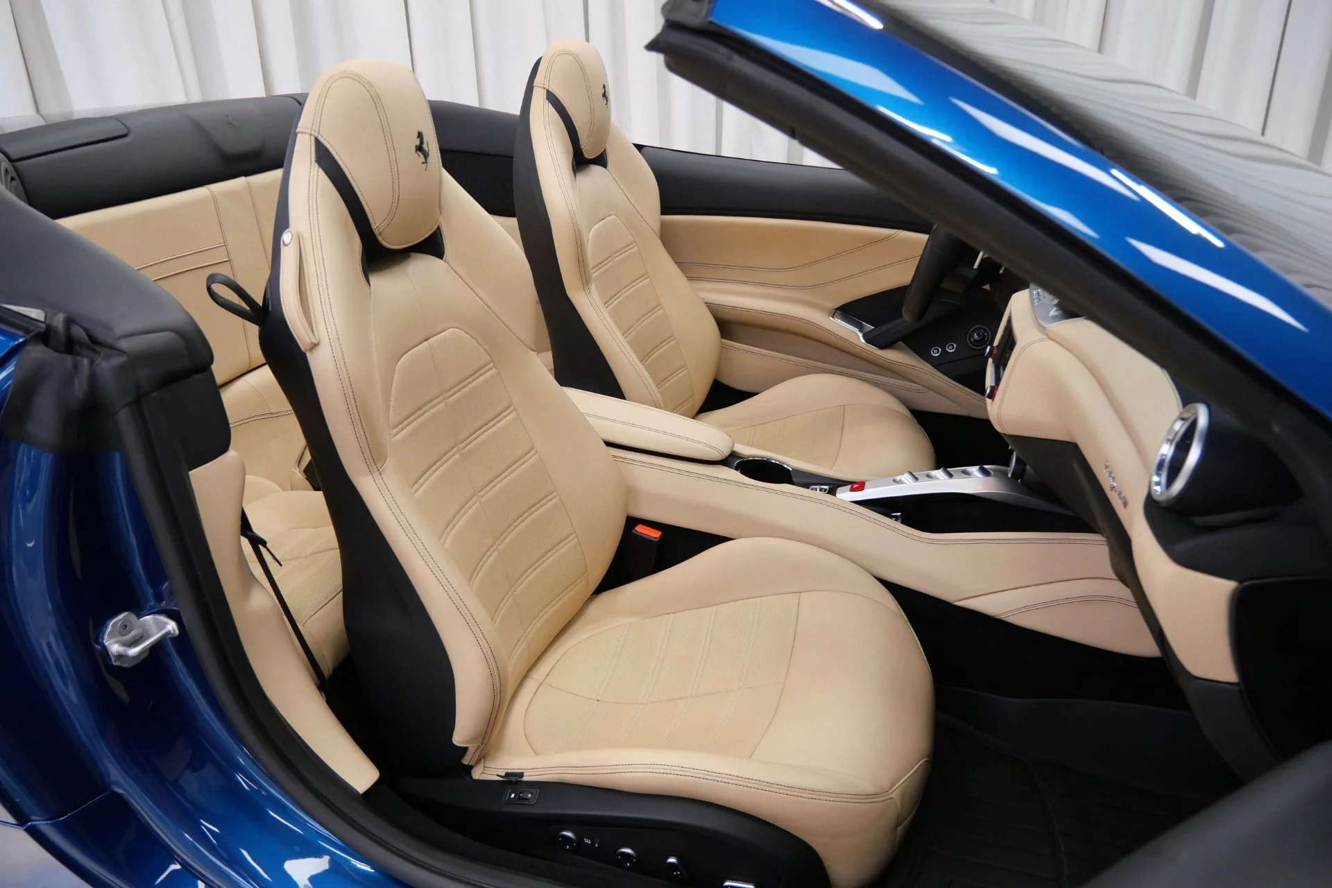 mph024_1525330387_Used_2017_Ferrari_California_T_1759252098_64593af371