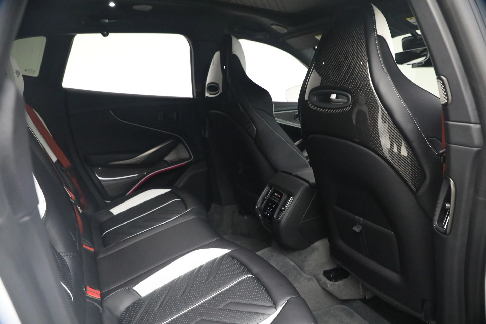mph024_1533986723_New_2026_Aston_Martin_DBX_S_1779888036_f823c3a61a
