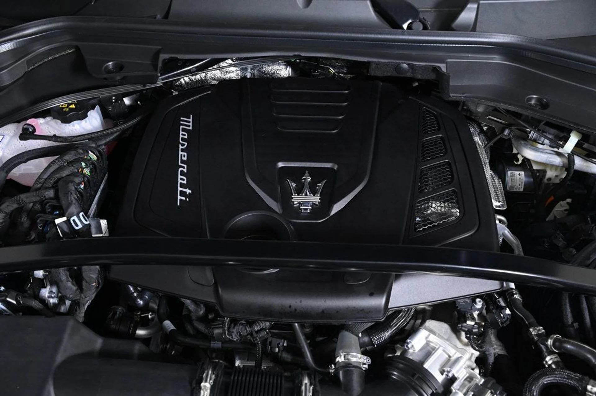 mph024_1536584857_new_2025_maserati_grecale_modenaawd_11350_22882948_24_1024_b8bb90a37f