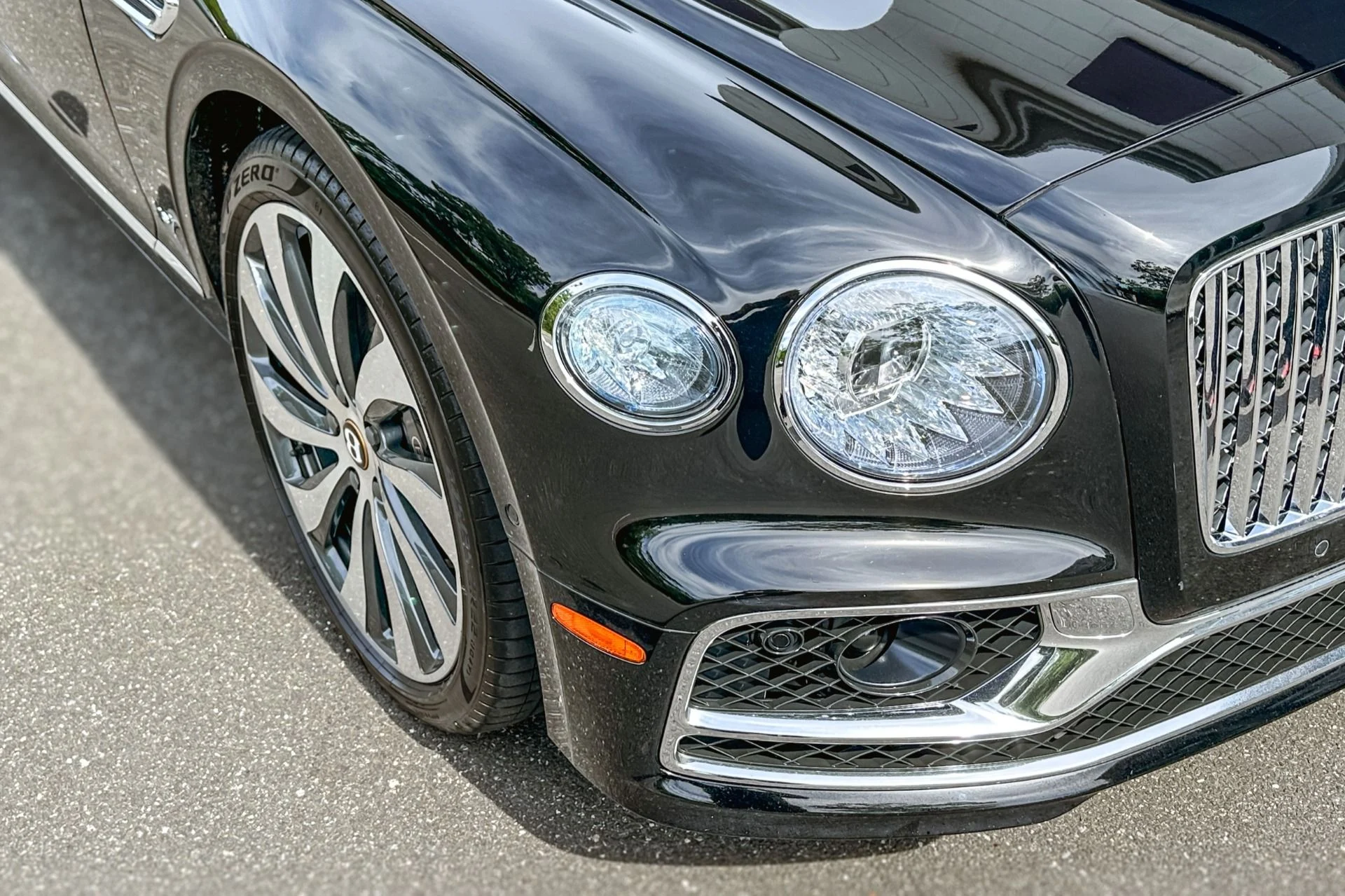 mph024_1537229565_Used_2022_Bentley_Flying_Spur_V8_1779967865_77d0ea19b3
