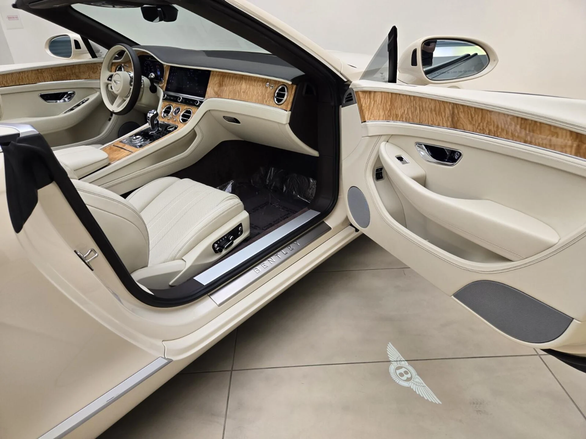 mph024_1548704548_Used_2023_Bentley_Continental_GTC_V8_1761030115_d92286bab7