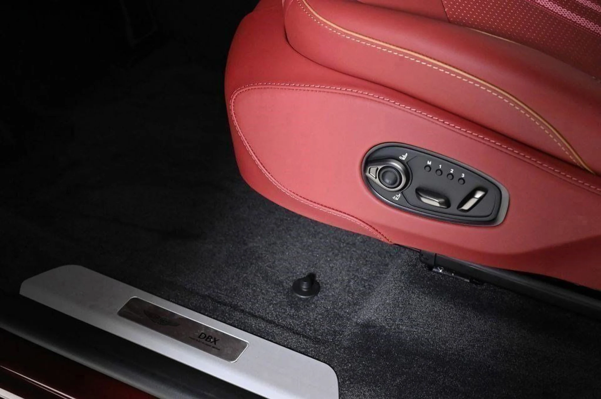 mph024_1551736316_new_2025_aston_martin_dbx_707awd_11350_22854858_24_1024_68199cd8b9