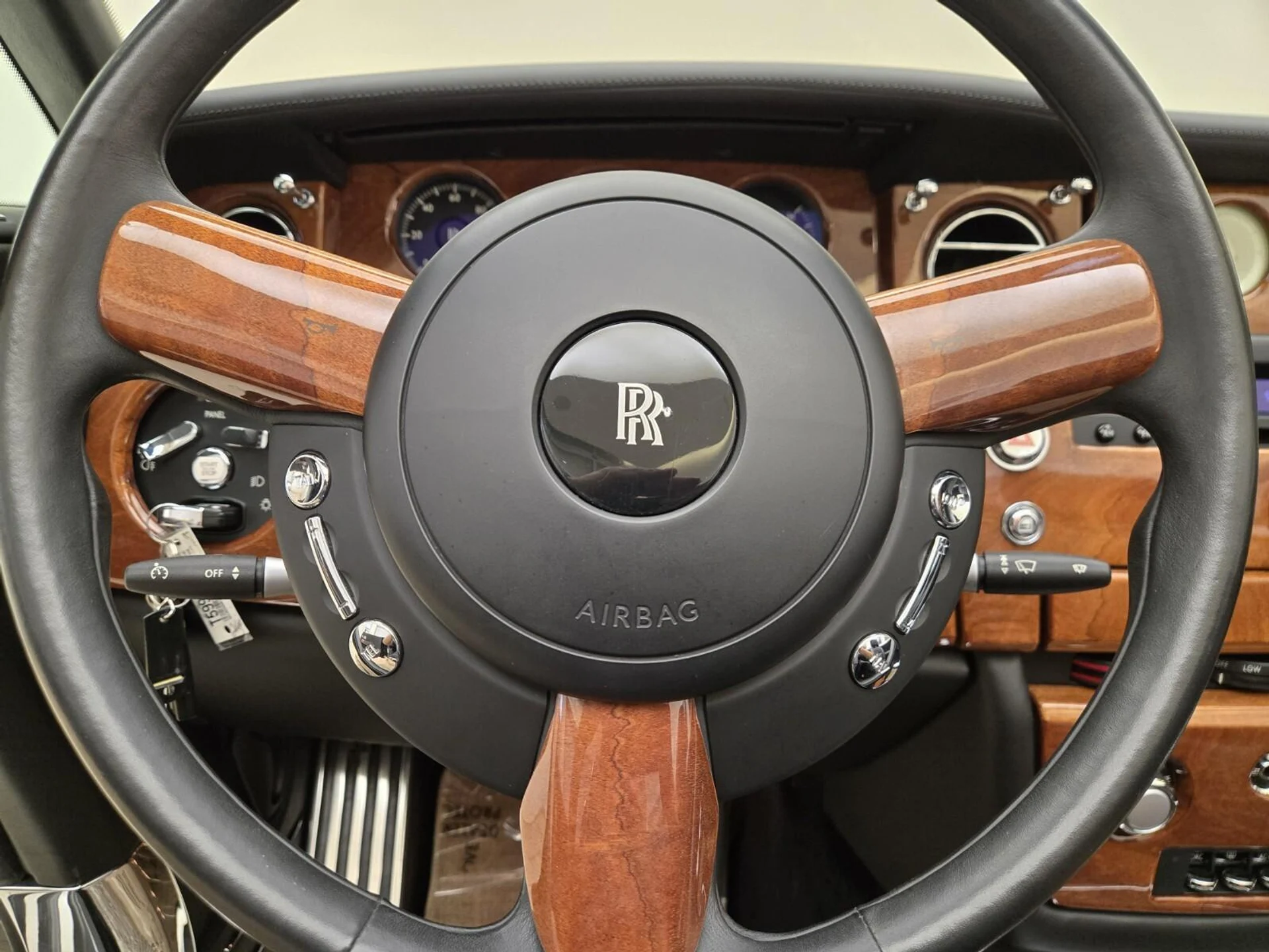 mph024_1552662922_Used_2008_Rolls_Royce_Phantom_Drophead_Coupe_1753162994_e7ffa967d3