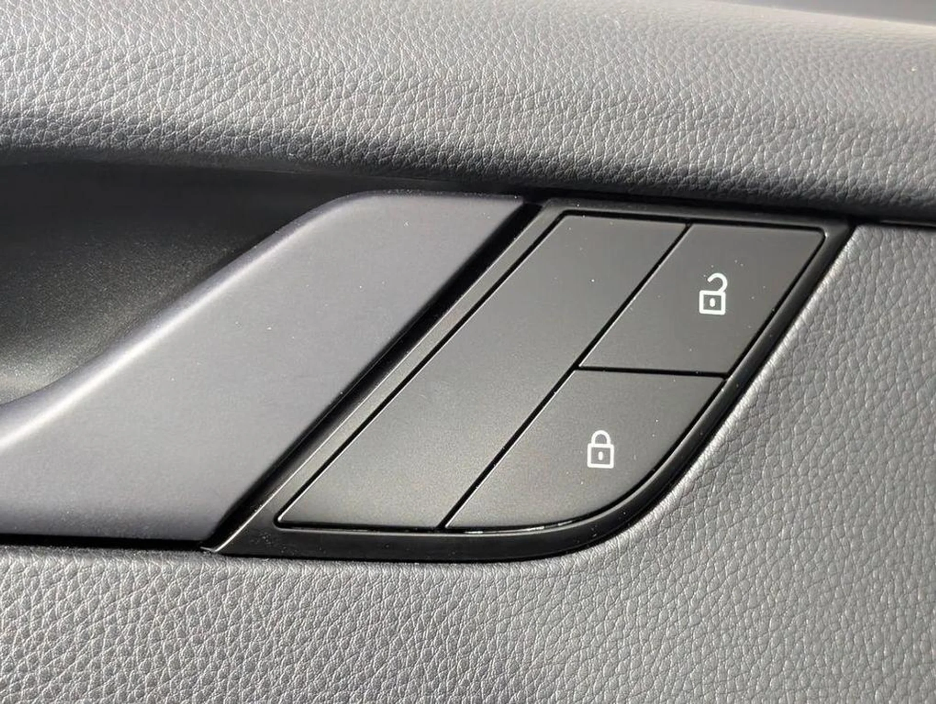 mph024_1554035683_b7brt_IX_3_RDE_Vc_N2_Y2_Tl_K01_Mf_Plo_f351787a73