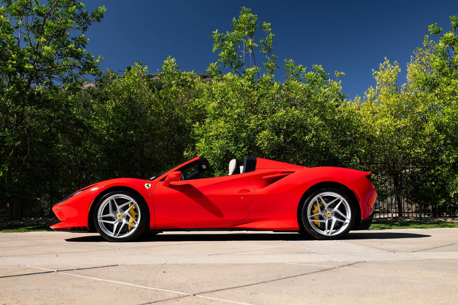 mph024_1560113559_Used_2022_Ferrari_F8_Spider_1791574017_fc91b689e2