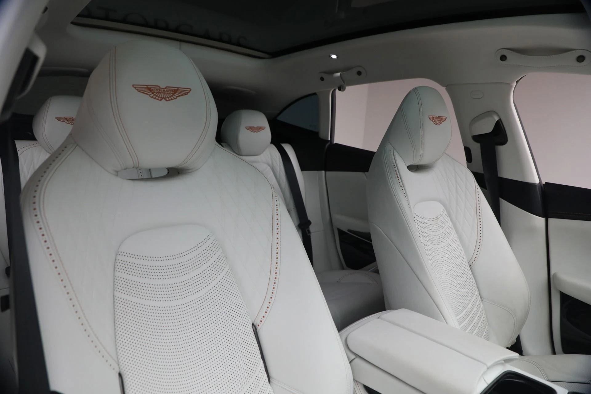 mph024_1563483690_Used_2024_Aston_Martin_DBX_707_1772122329_fffb7fb8fc