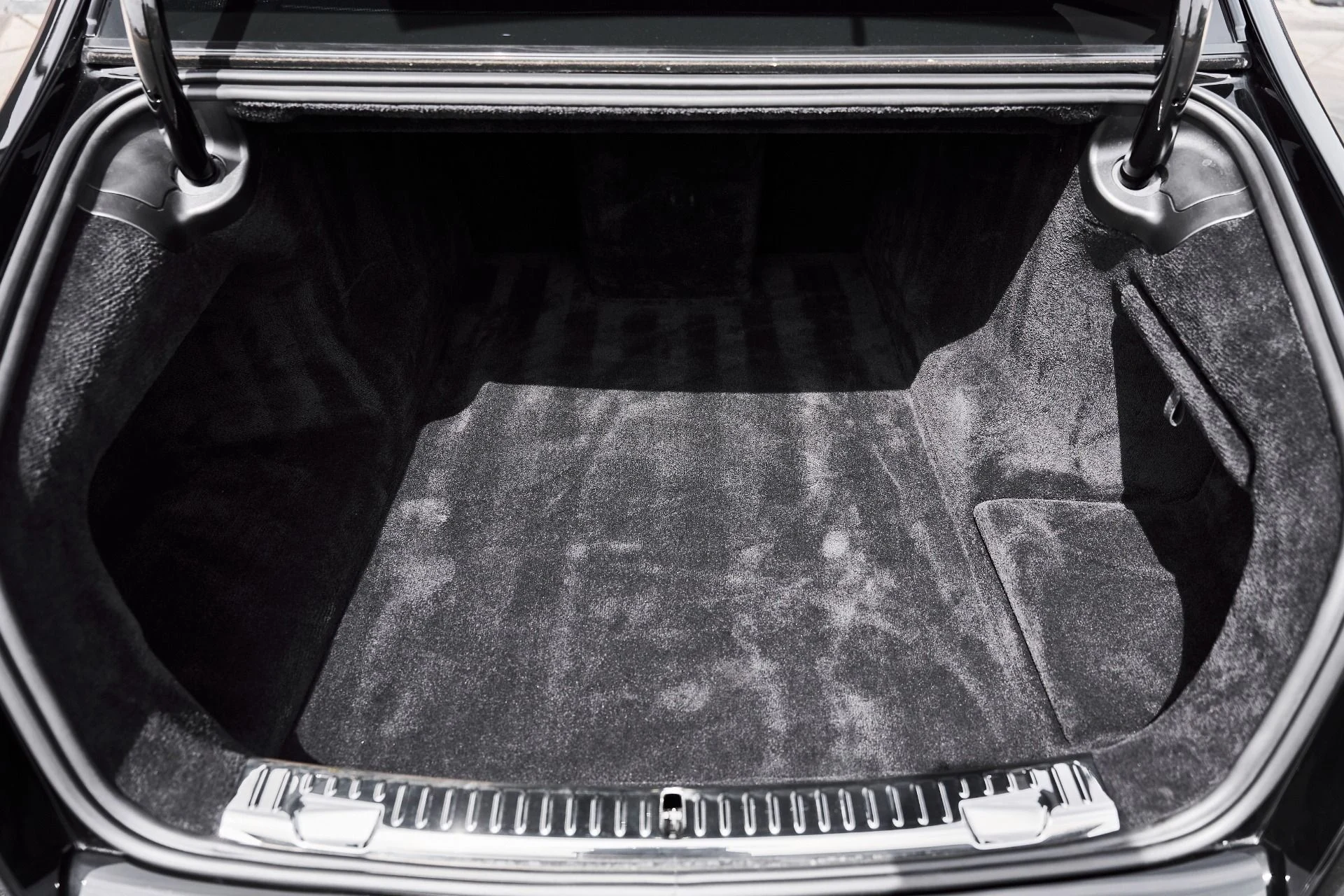 mph024_157155107_Used_2023_Rolls_Royce_Phantom_Base_1778203578_a6b5aab25f
