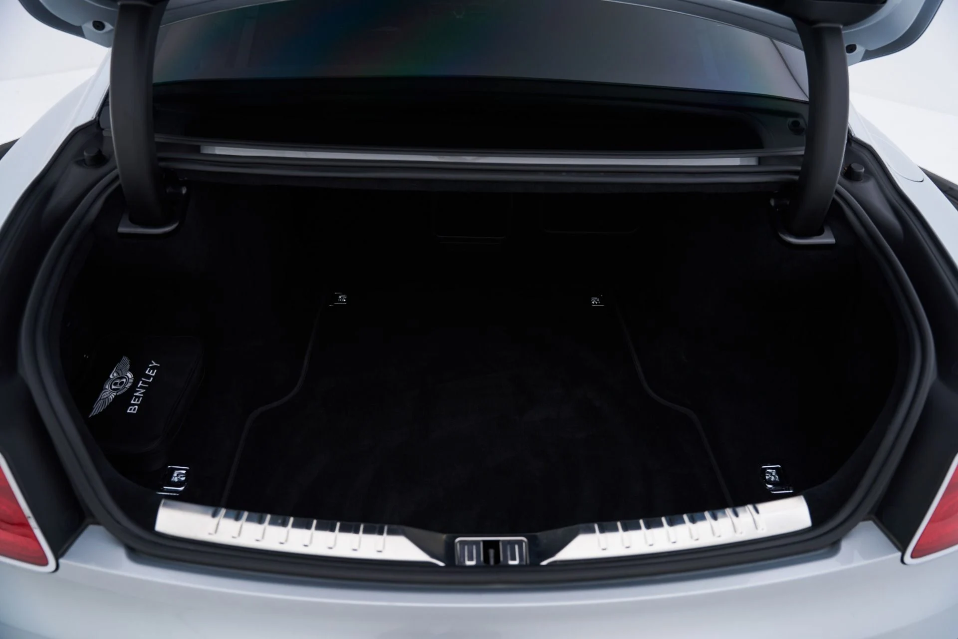 mph024_1577986073_Used_2022_Bentley_Flying_Spur_V8_1793212007_d07294c4b4