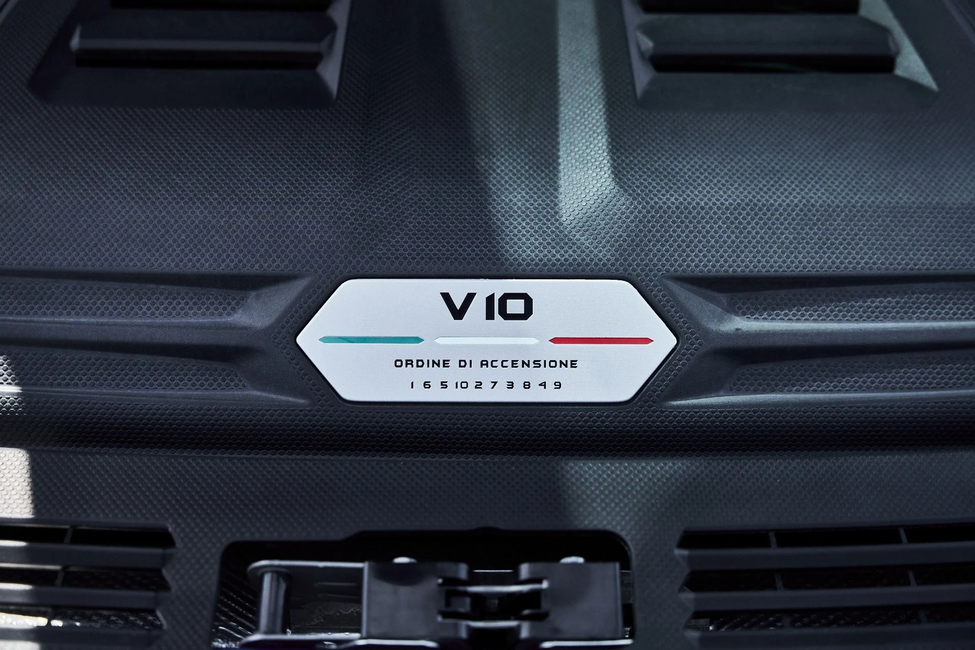 mph024_1587582859_Used_2020_Lamborghini_Huracan_EVO_Base_1777394800_d1eaaf25e0