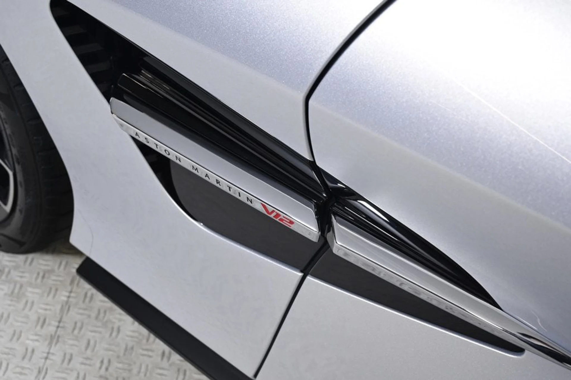 mph024_1589663263_new_2026_aston_martin_vanquish_volante_11350_22980293_24_1024_4ec788ff28