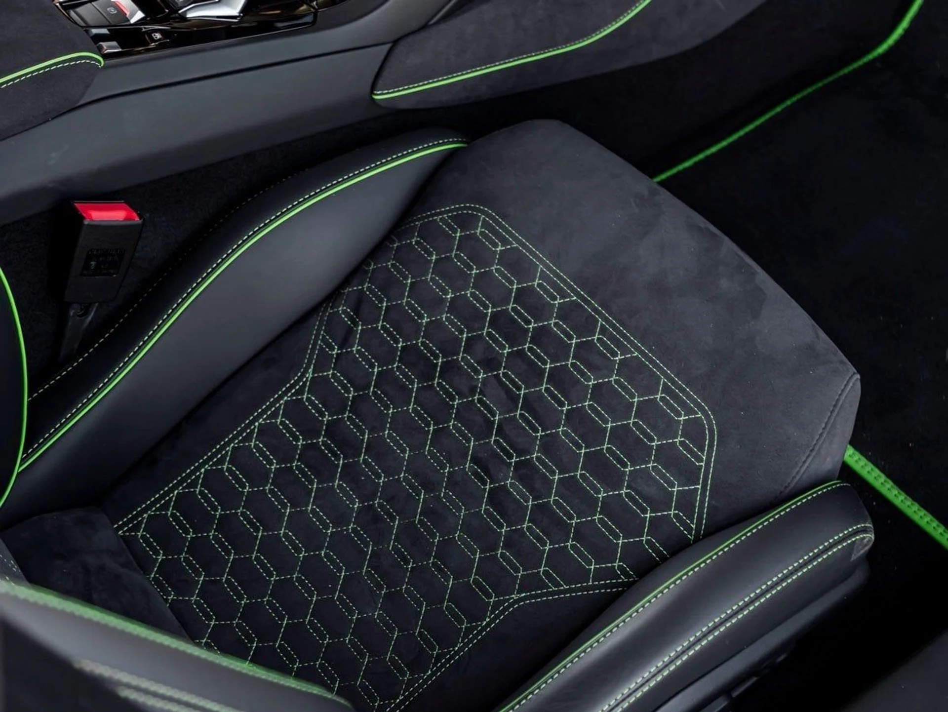 mph024_159120678_25_7ce32a49f7