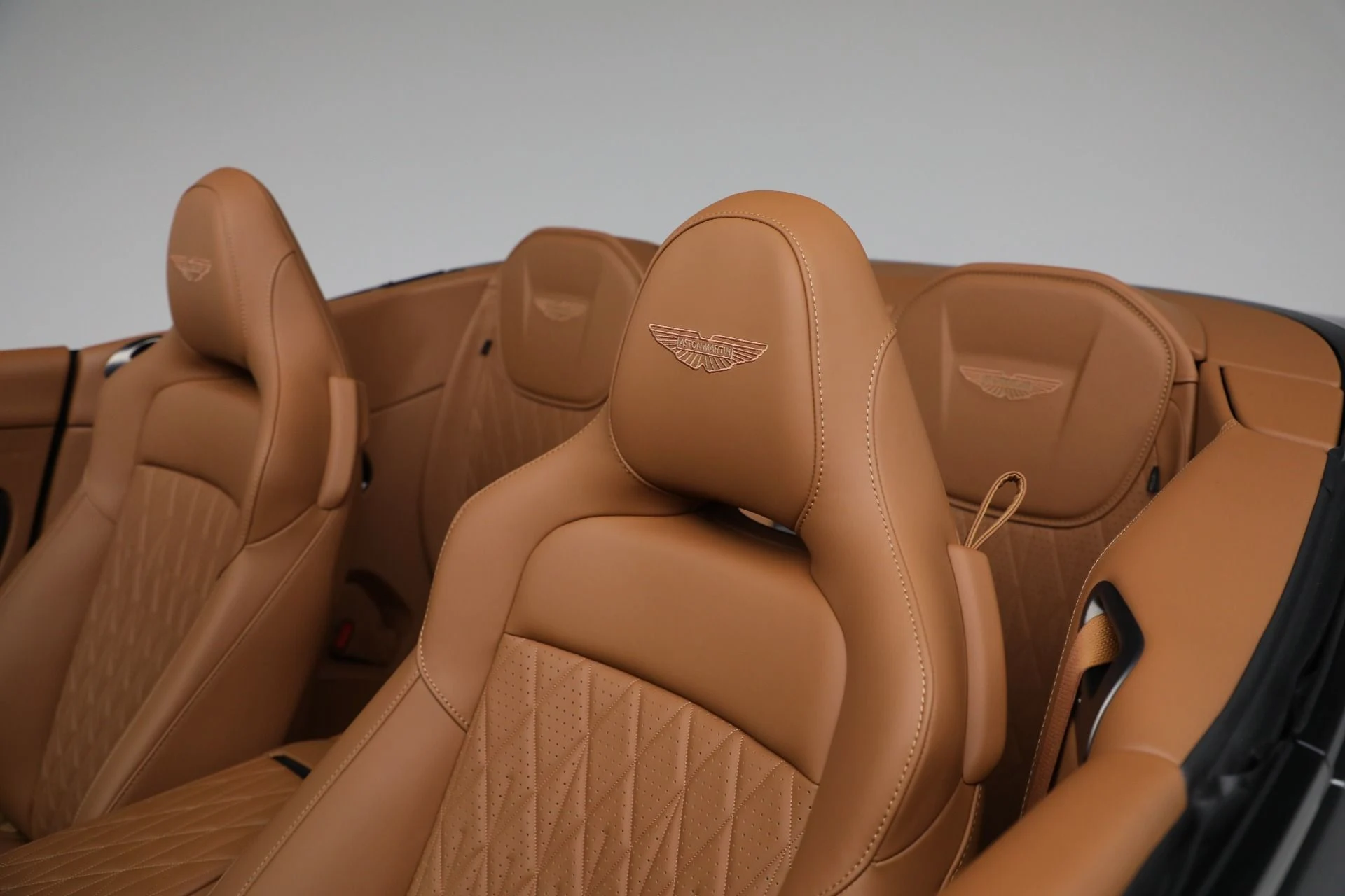 mph024_1592700149_New_2025_Aston_Martin_DB_12_Volante_c9b5e1fc42