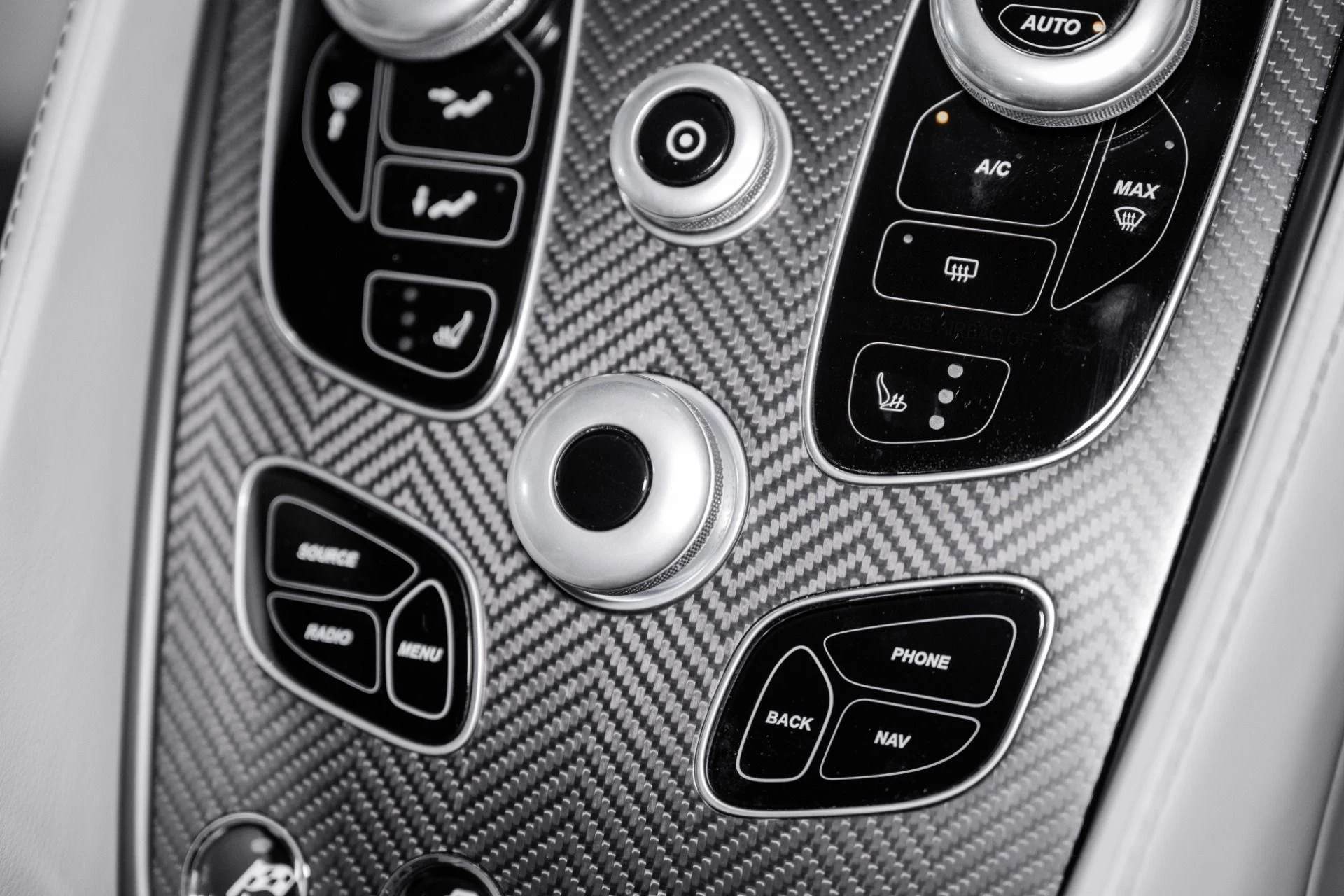 mph024_1598942076_Used_2016_Aston_Martin_Vanquish_V12_1770132200_28b231386a