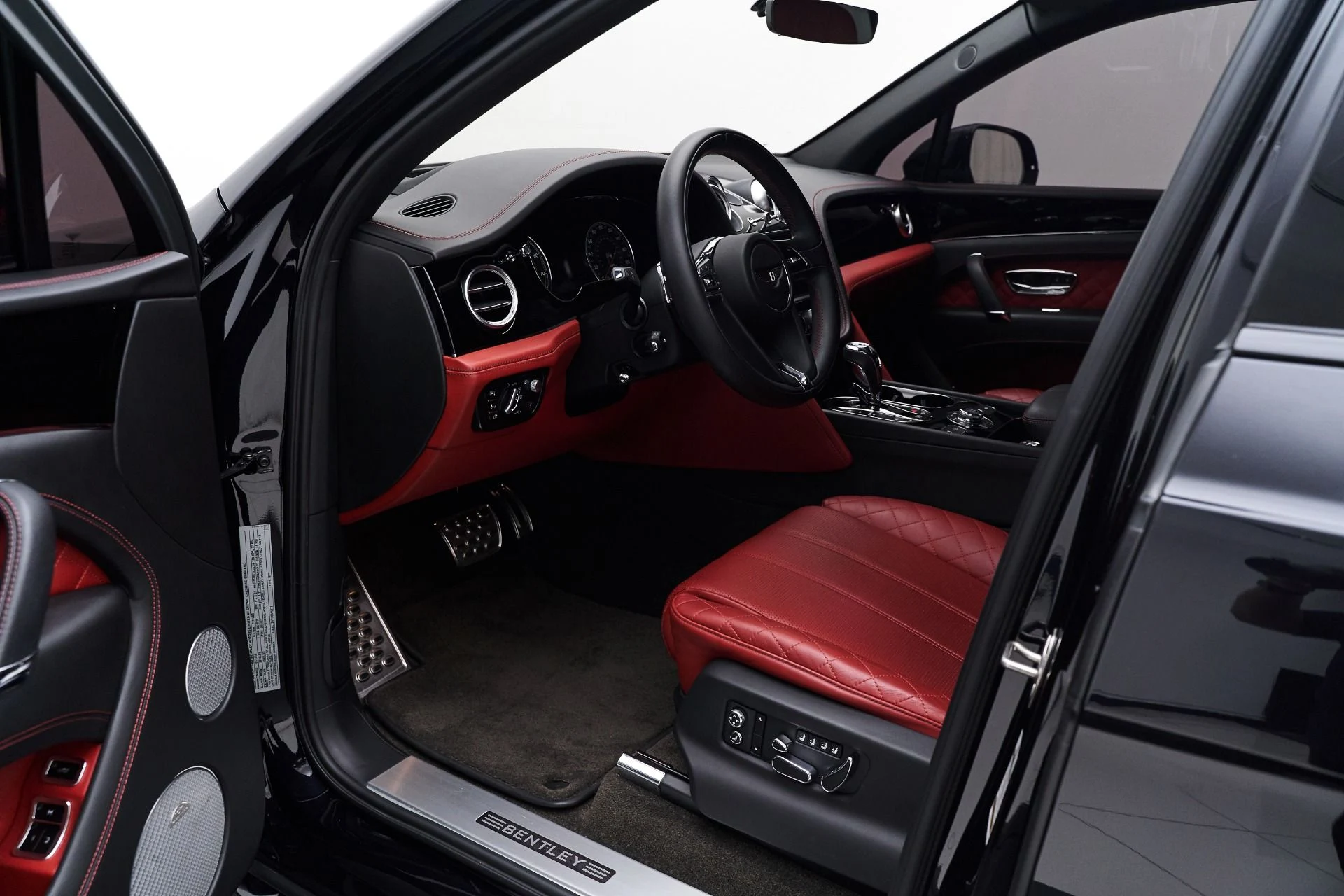 mph024_1600749209_Used_2017_Bentley_Bentayga_W12_1648839996_f6d5440ed2