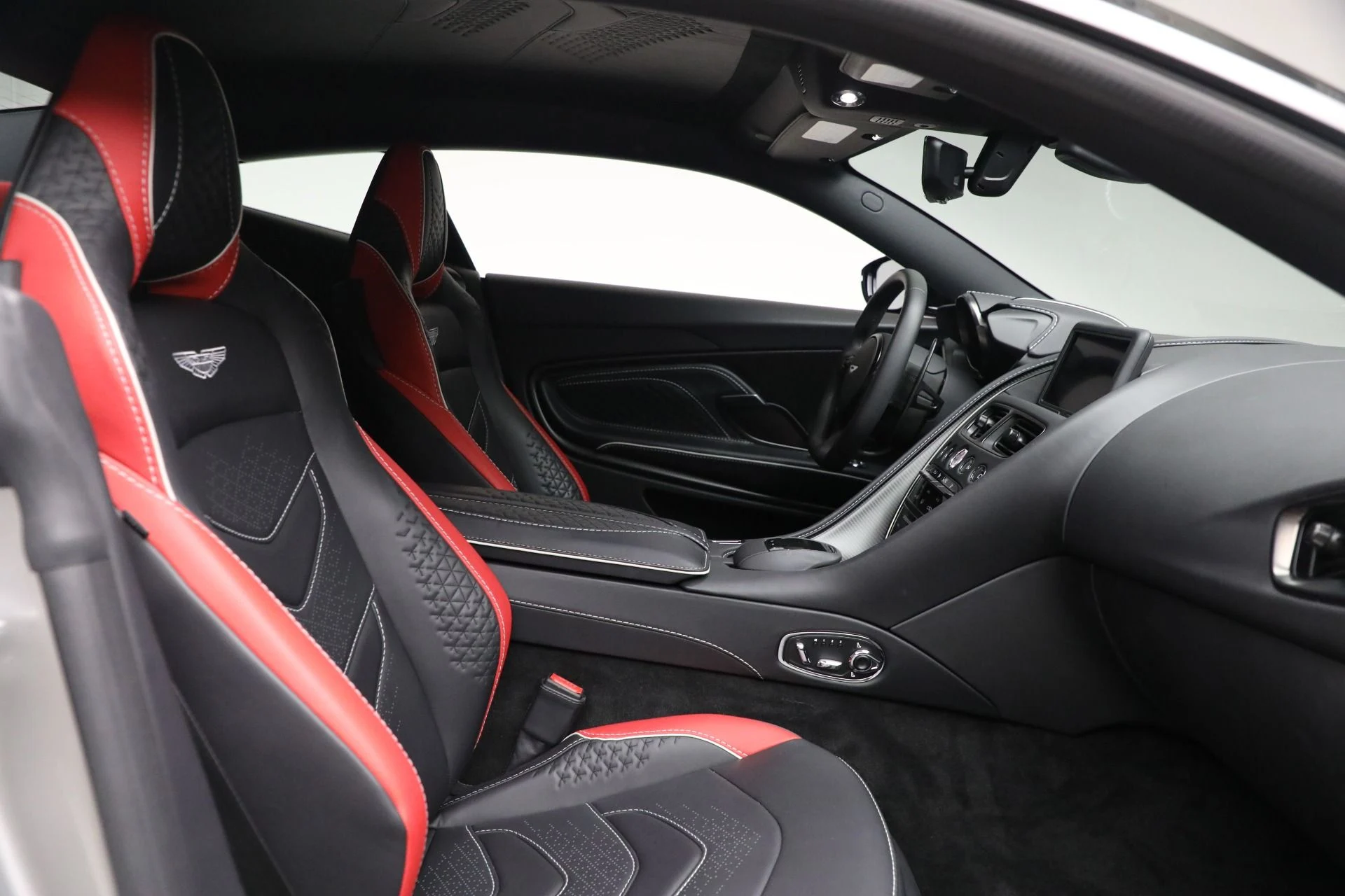 mph024_161331717_Used_2023_Aston_Martin_DBS_Superleggera_77fd47e6ec