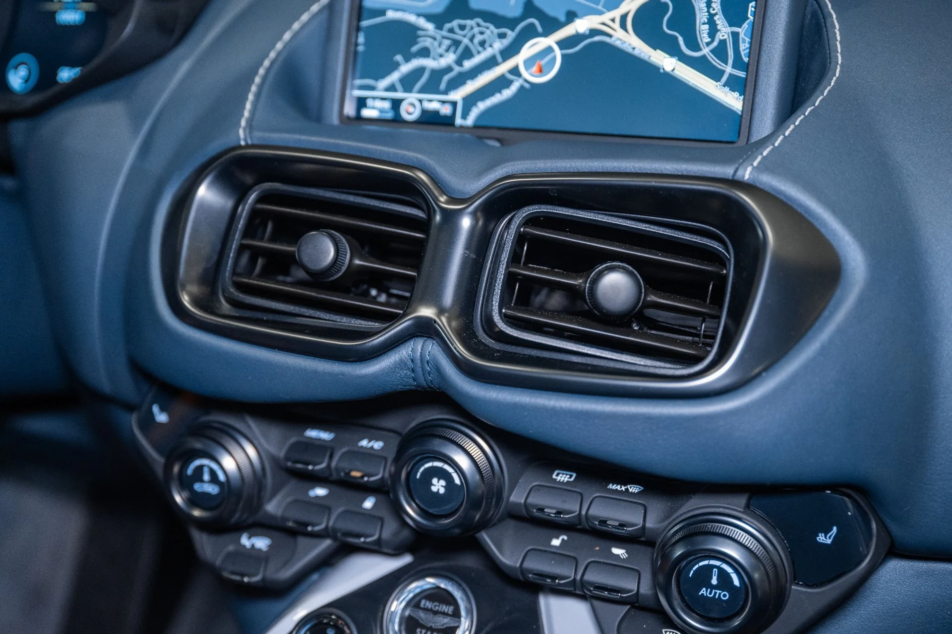 mph024_161381873_Used_2019_Aston_Martin_Vantage_1790176598_03ea846333