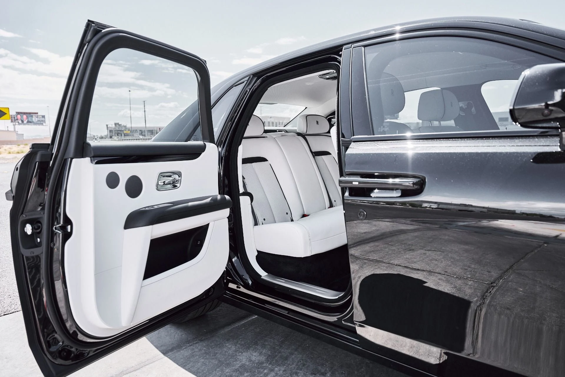 mph024_1625552058_Used_2026_Rolls_Royce_Ghost_Base_1780101095_00145ceb68