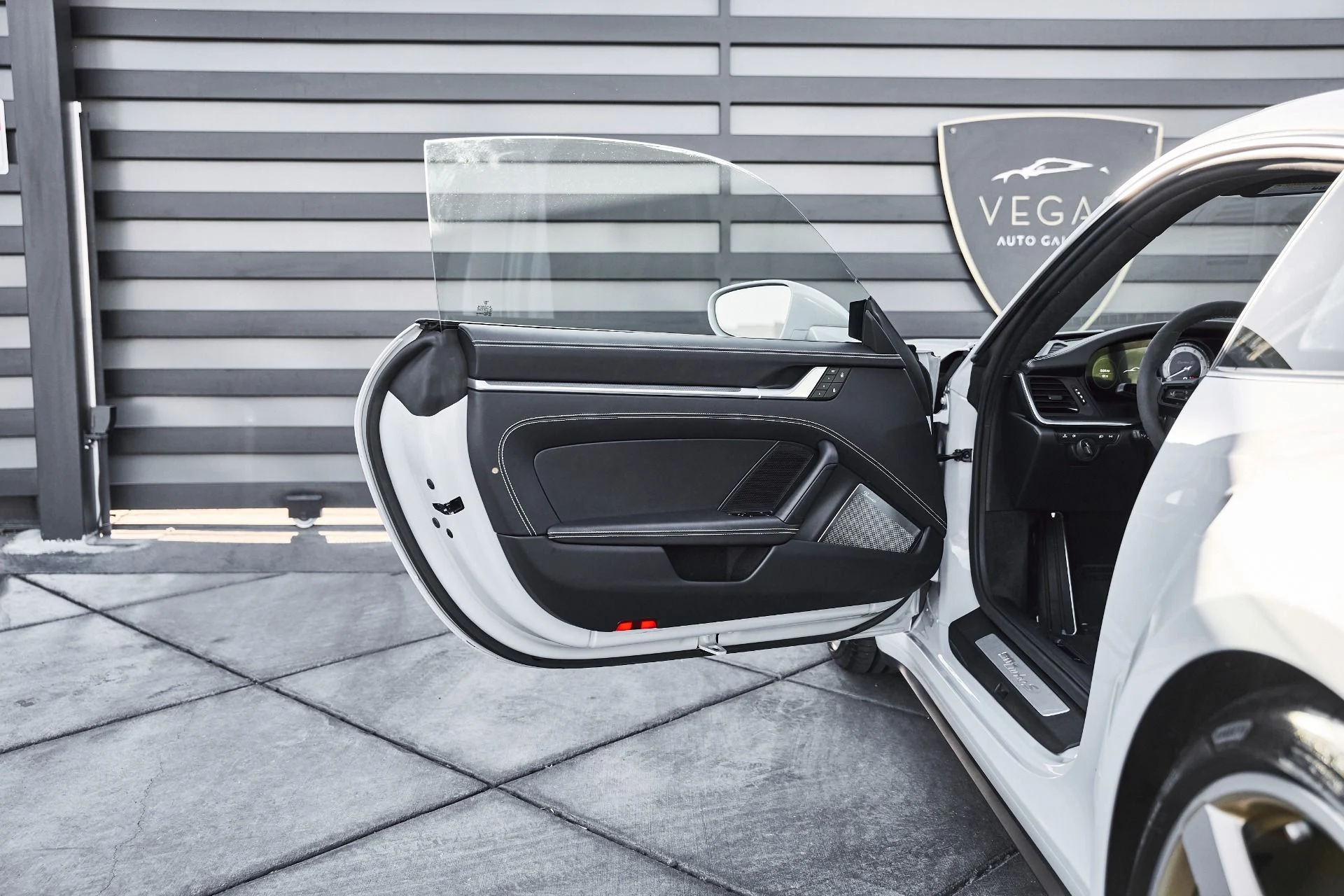 mph024_1626575960_Used_2023_Porsche_911_Turbo_S_1774404014_4bddcfbe26