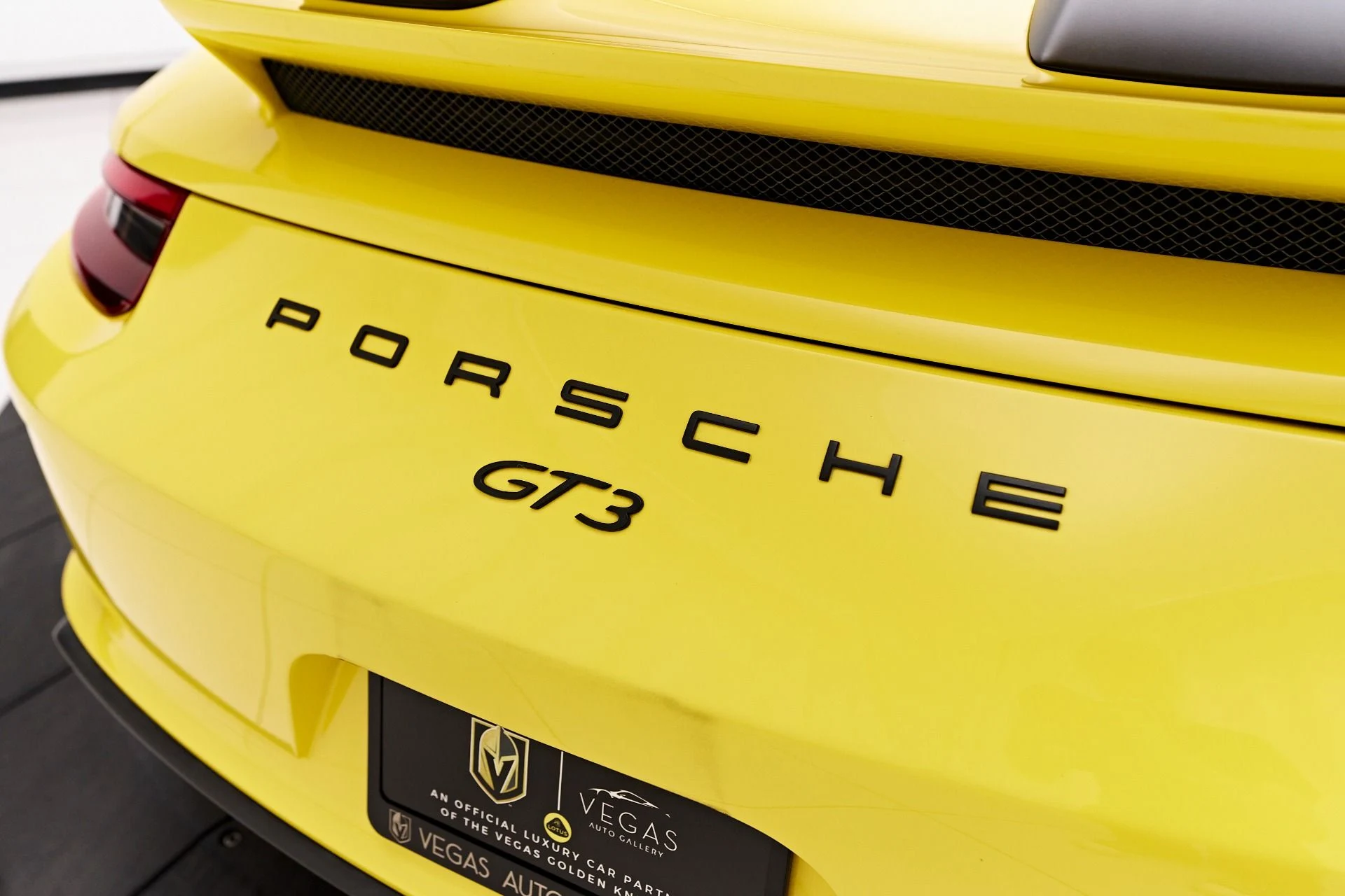mph024_1633722483_Used_2018_Porsche_911_GT_3_1755896693_2ea4b2c54c