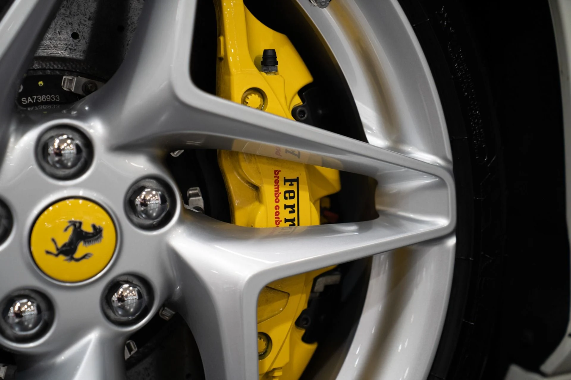 mph024_1647696799_Used_2023_Ferrari_F8_Spider_Passenger_Display_Front_Lift_1785938596_95792be3cd