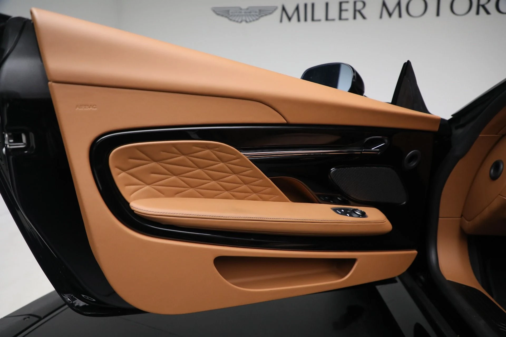 mph024_1653111672_New_2025_Aston_Martin_DB_12_Volante_4509fdd4a1