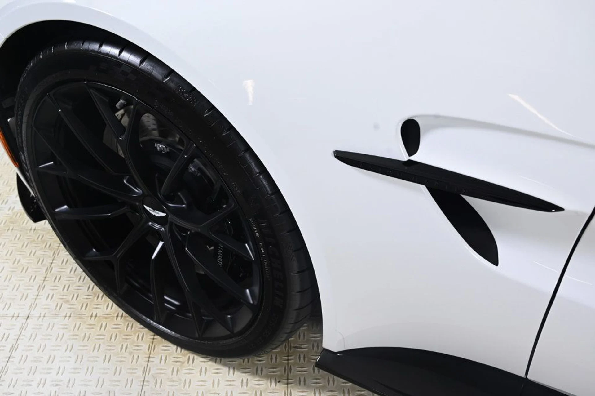 mph024_1667438148_new_2026_aston_martin_vantage_roadster_11350_22950965_25_1024_4e0fc00a17