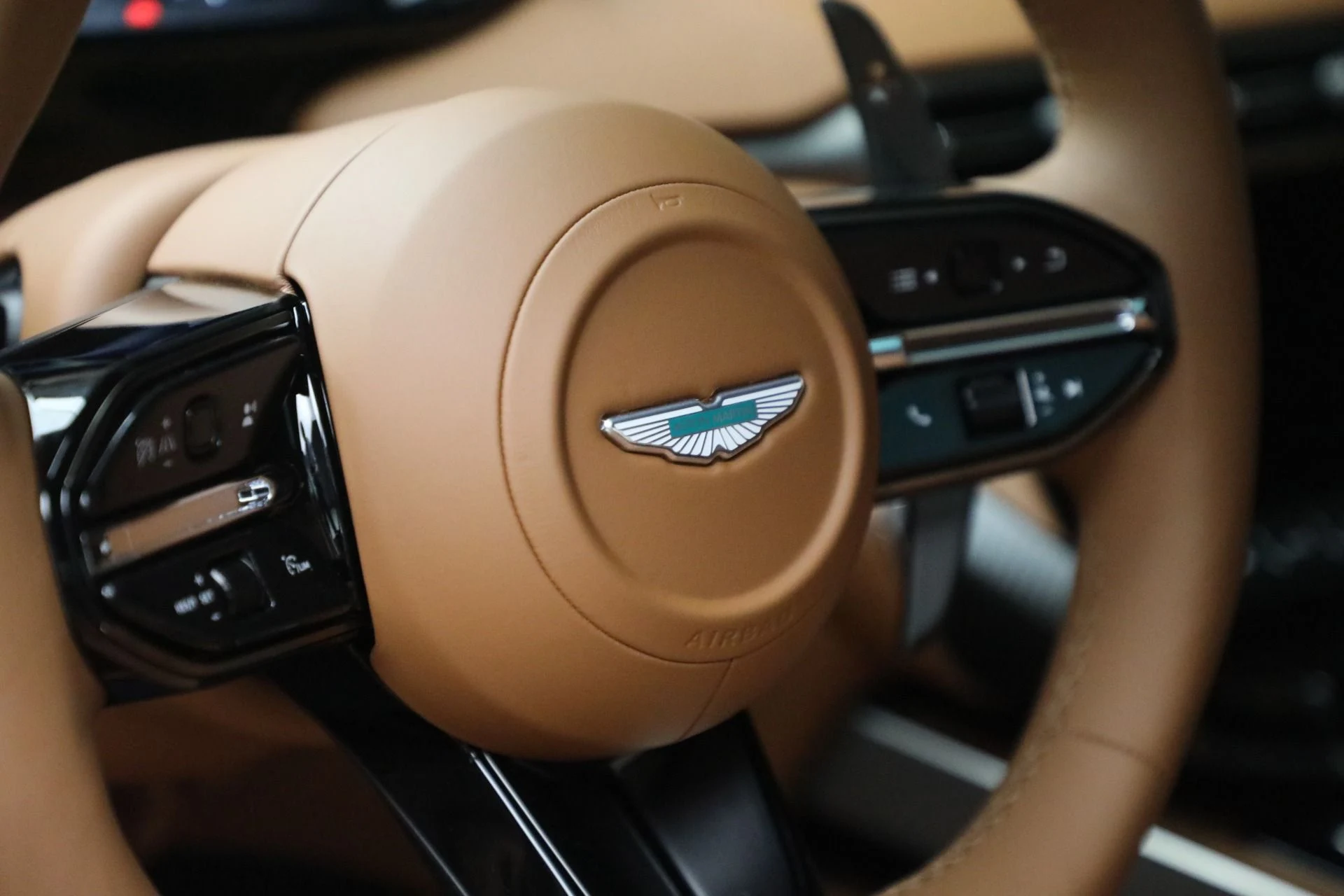 mph024_1670332000_New_2026_Aston_Martin_Vanquish_8a64379f7d