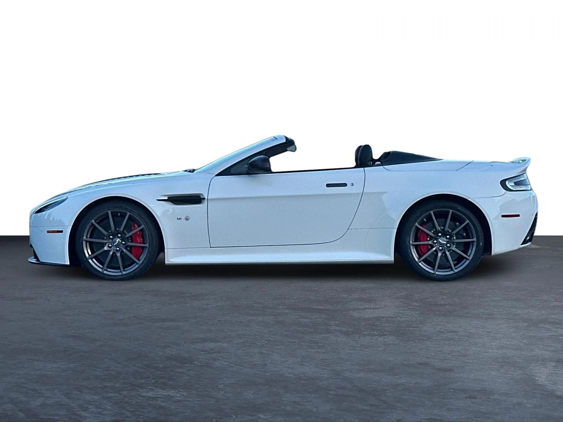 mph024_1681204092_Used_2017_Aston_Martin_V12_Vantage_S_1763219352_141f25d767