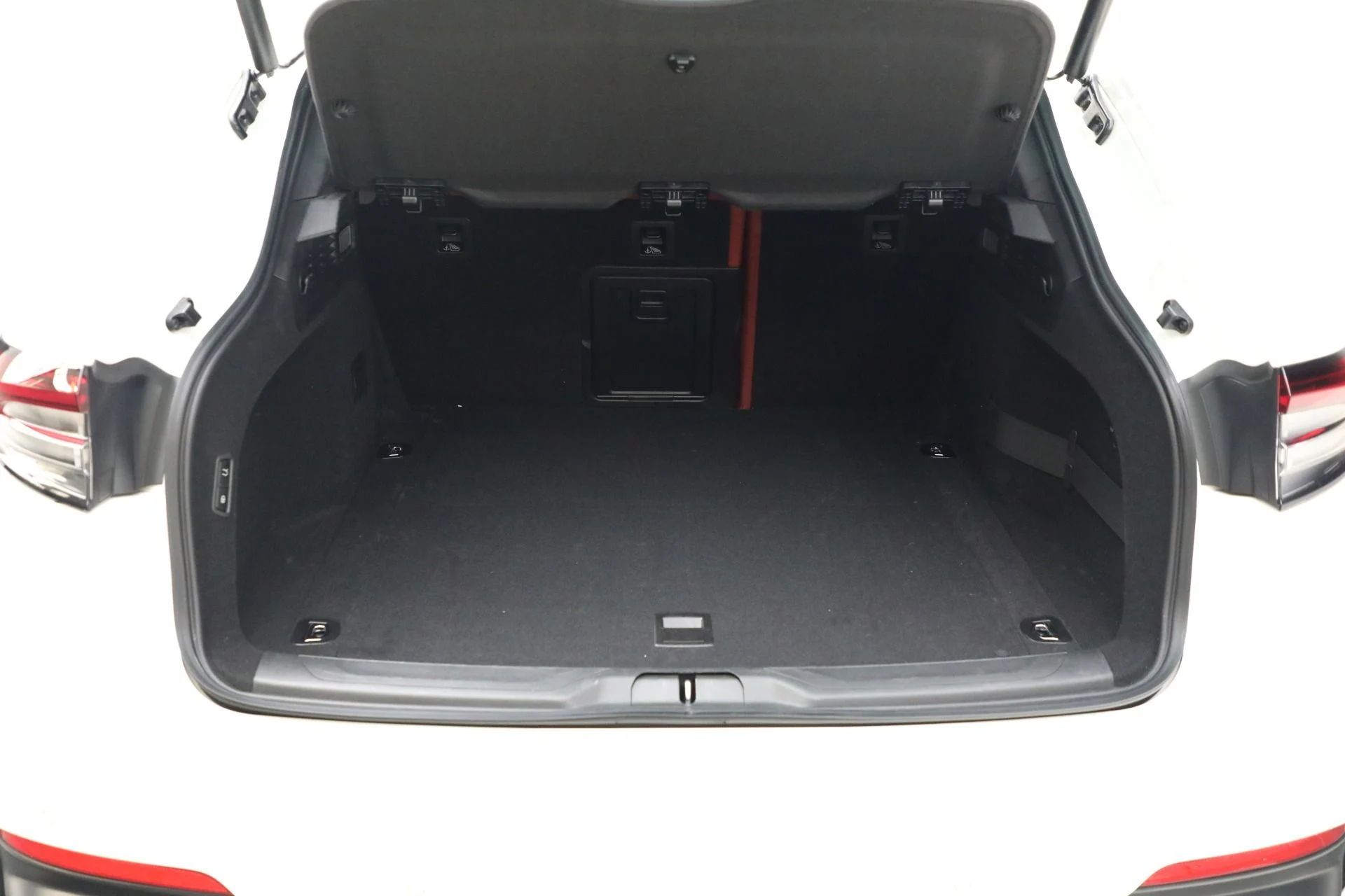 mph024_1689522138_Used_2022_Maserati_Levante_Modena_1761157325_44321b8d4d