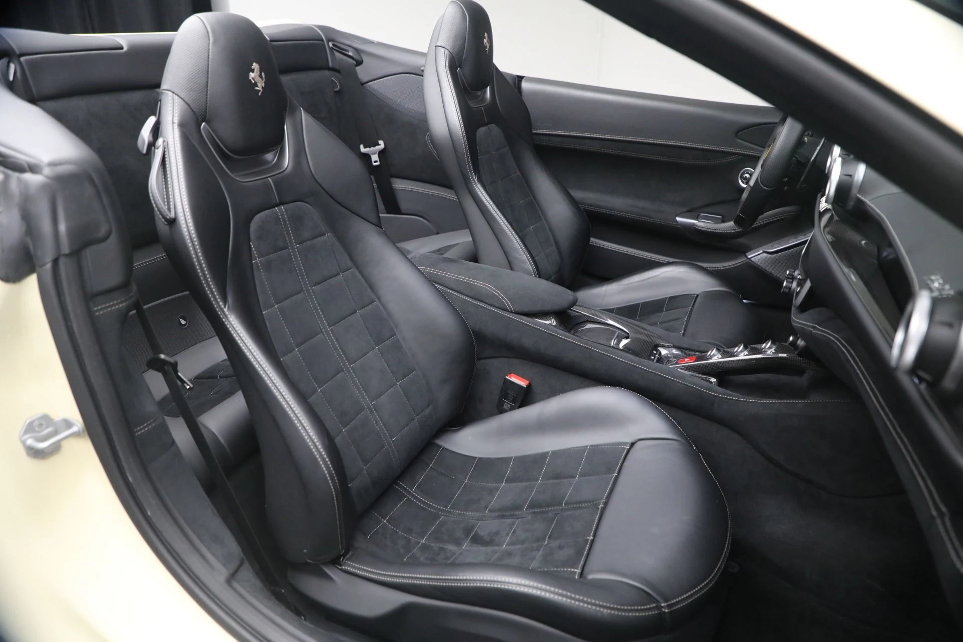 mph024_1691965306_Used_2023_Ferrari_Portofino_M_1767989995_481e92ec1c