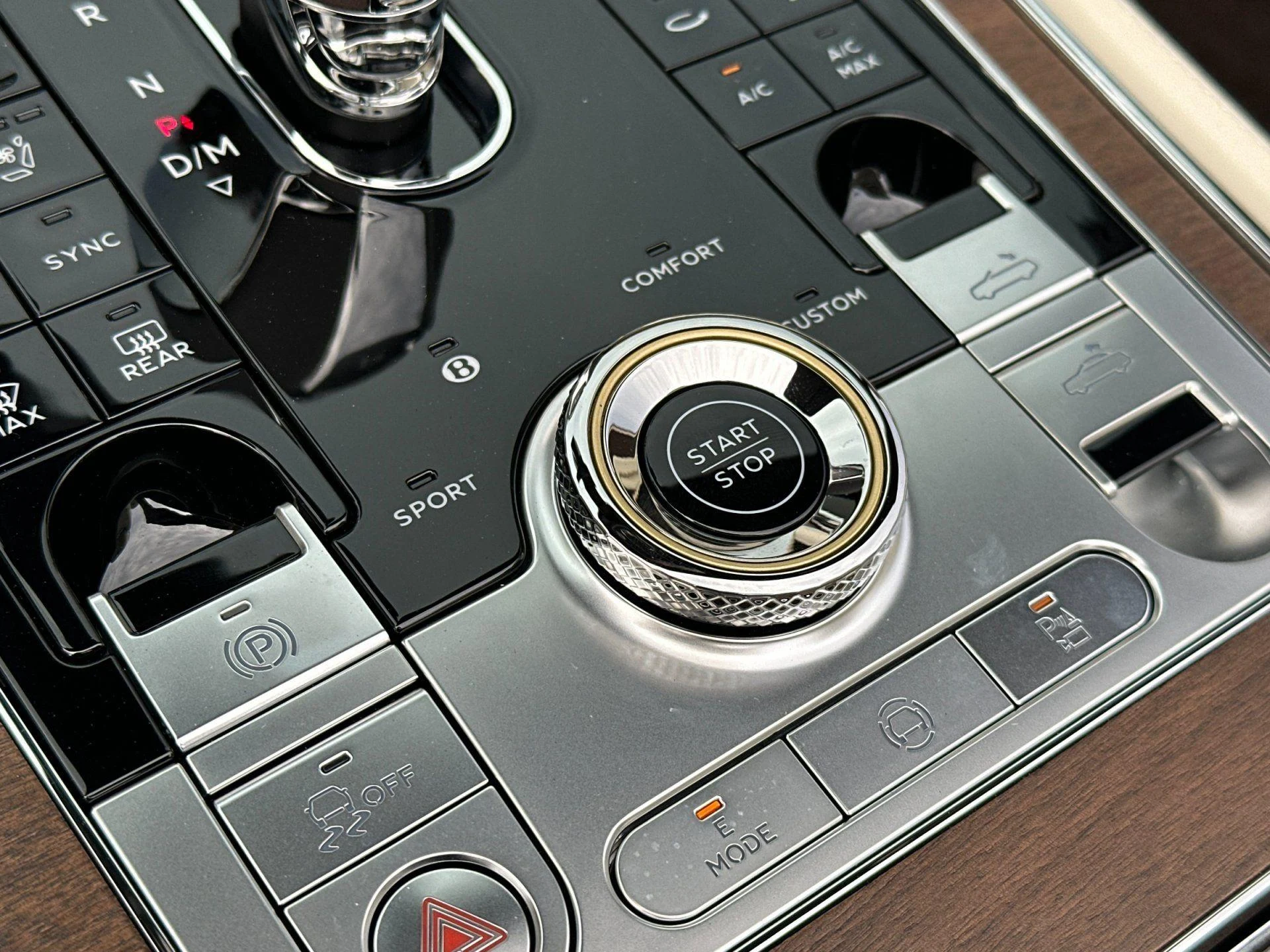 mph024_1706049904_New_2026_Bentley_Continental_GTC_1772028528_6c5cb5b853