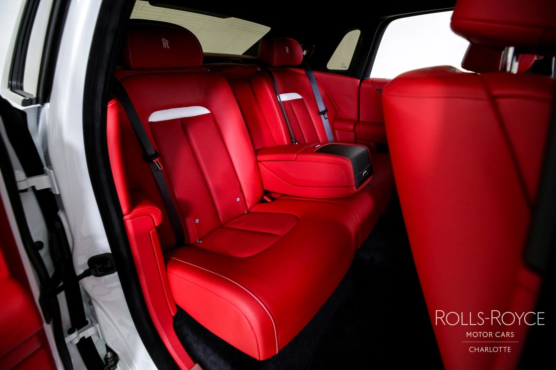 mph024_1708886475_Used_2024_Rolls_Royce_Ghost_1723672329_6a5369d729