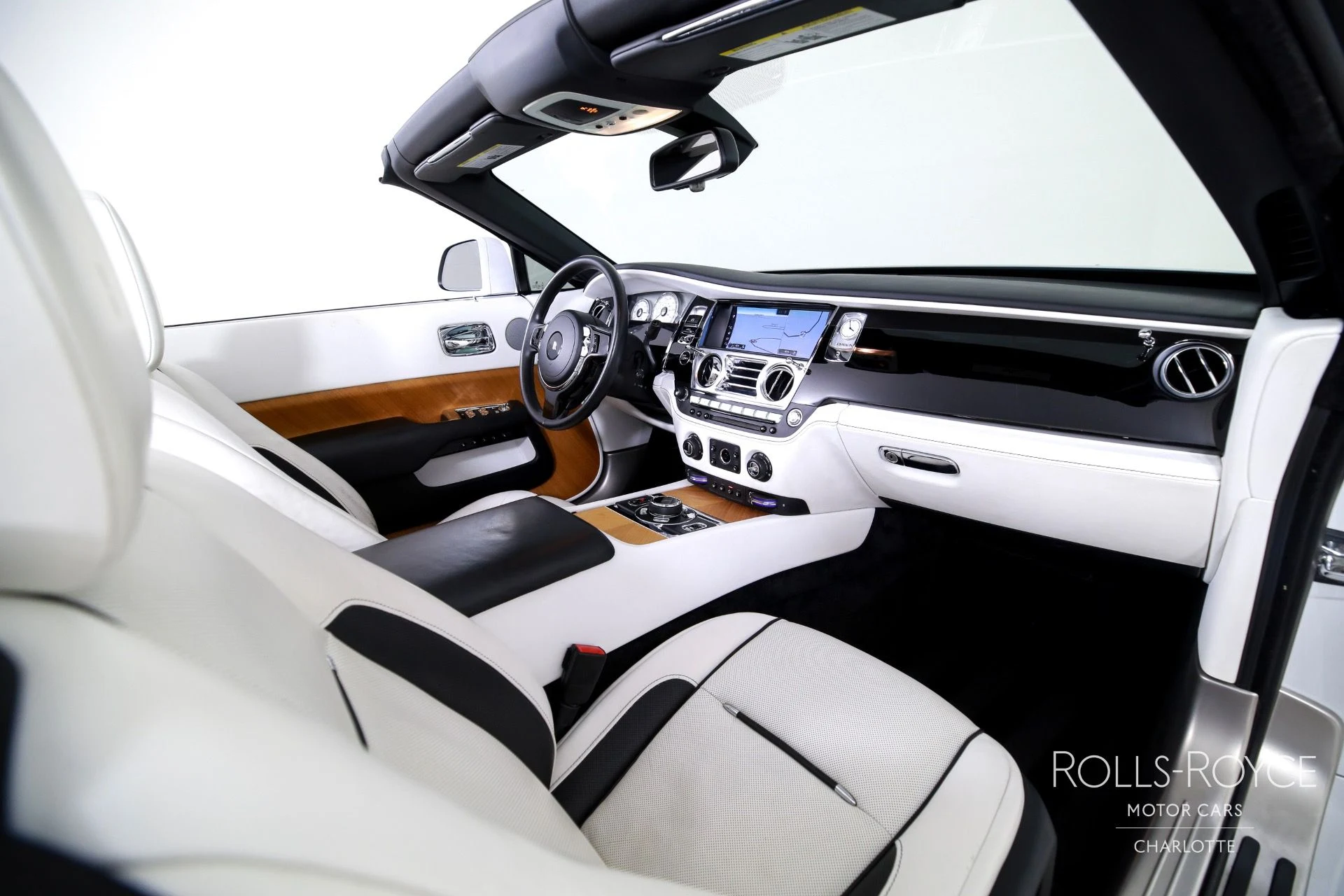 mph024_1712238158_Used_2019_Rolls_Royce_Dawn_1750192596_22c8b48c34