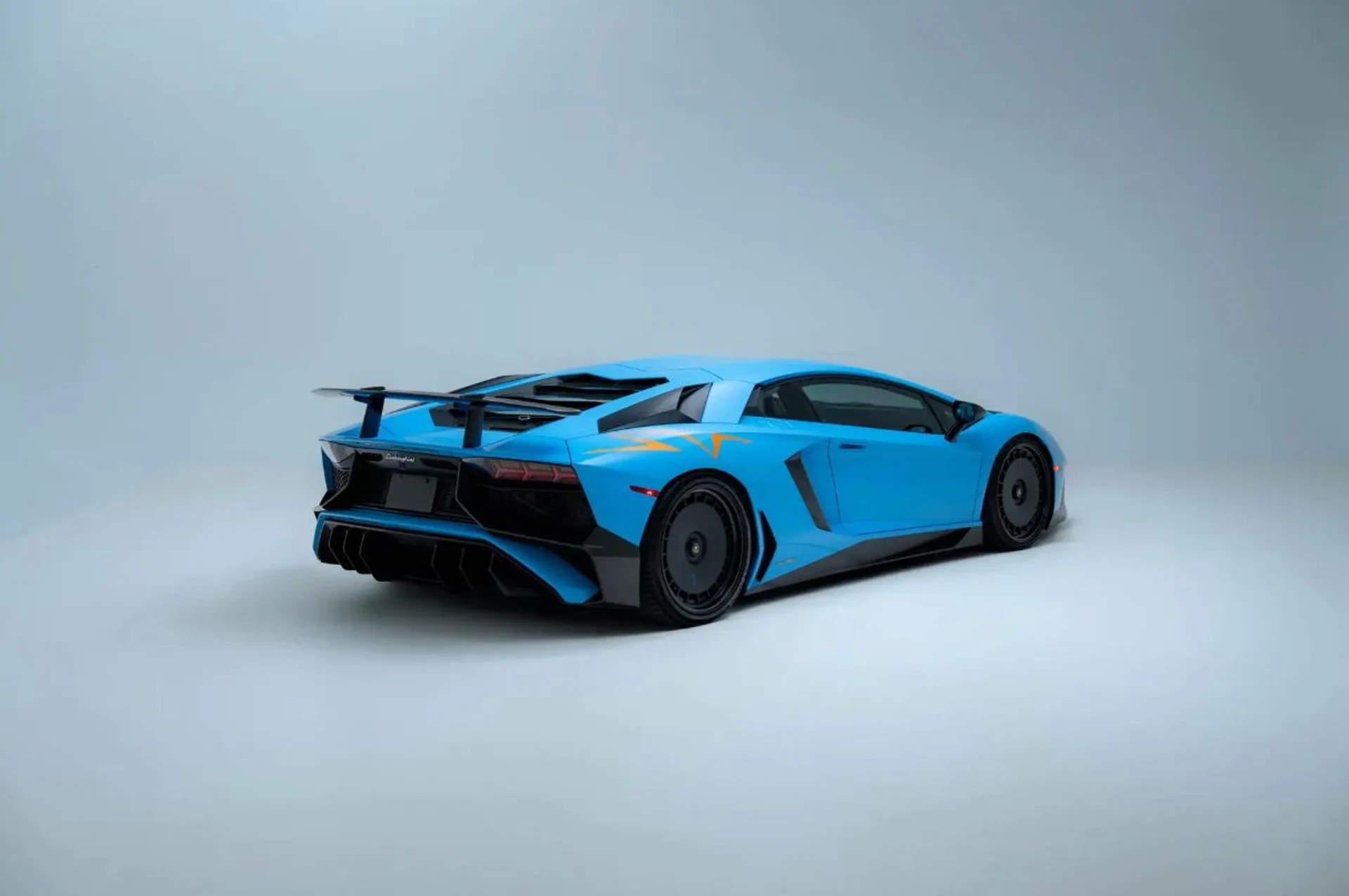 mph024_171537524_Used_2017_Lamborghini_Aventador_SV_1786551969_12325a9bb9