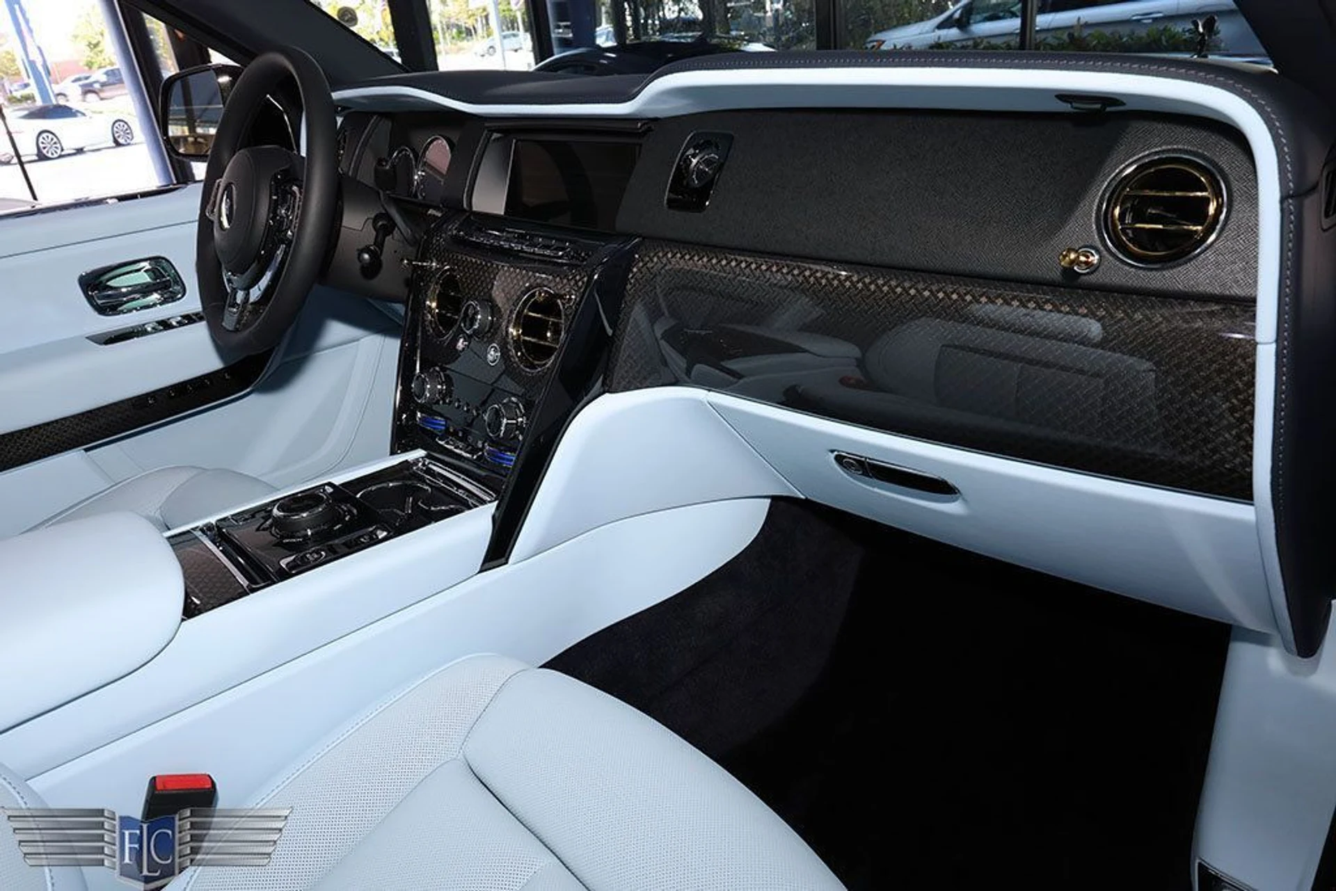 mph024_1723392871_used_2023_rolls_royce_cullinan_blackbadgesportutility_6305_22951746_25_1024_93cb3b6d65