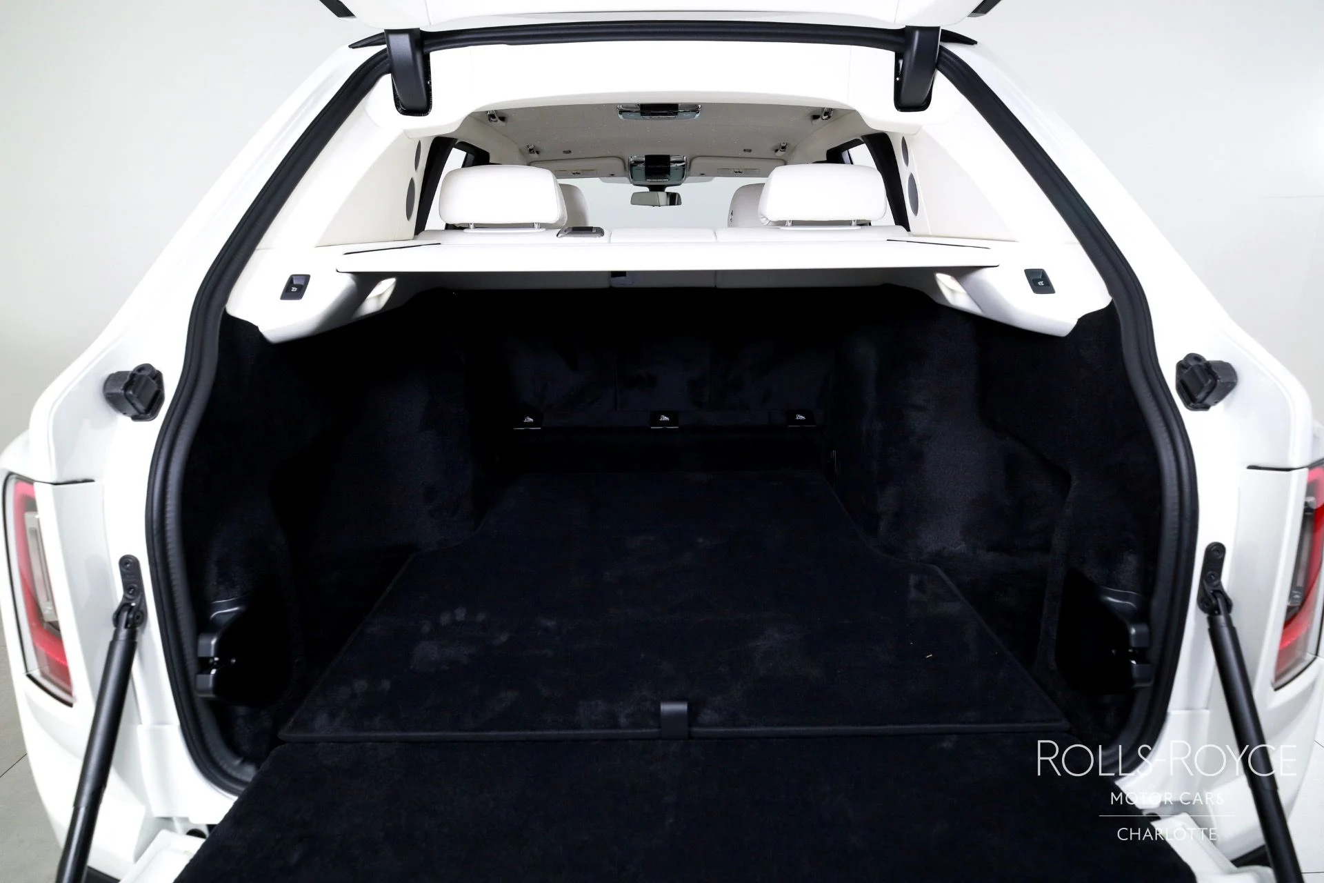 mph024_172578529_Used_2025_Rolls_Royce_Cullinan_1755801103_7ceaeffd3e
