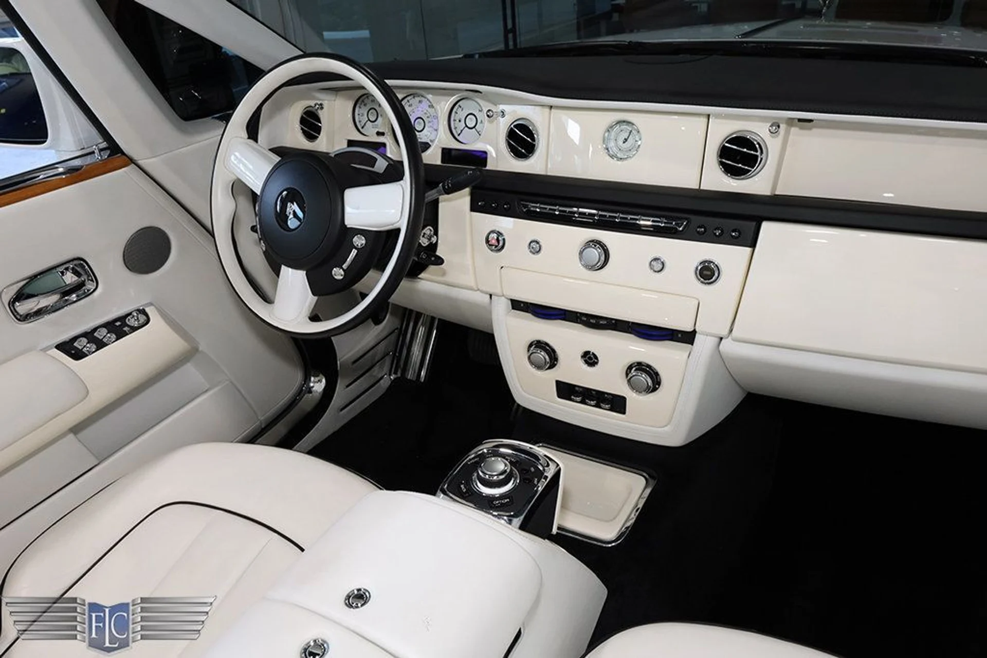 mph024_1727971437_used_2017_rolls_royce_phantom_drophead_covertiblefinaledition_9689_22834890_25_1024_84d68be446