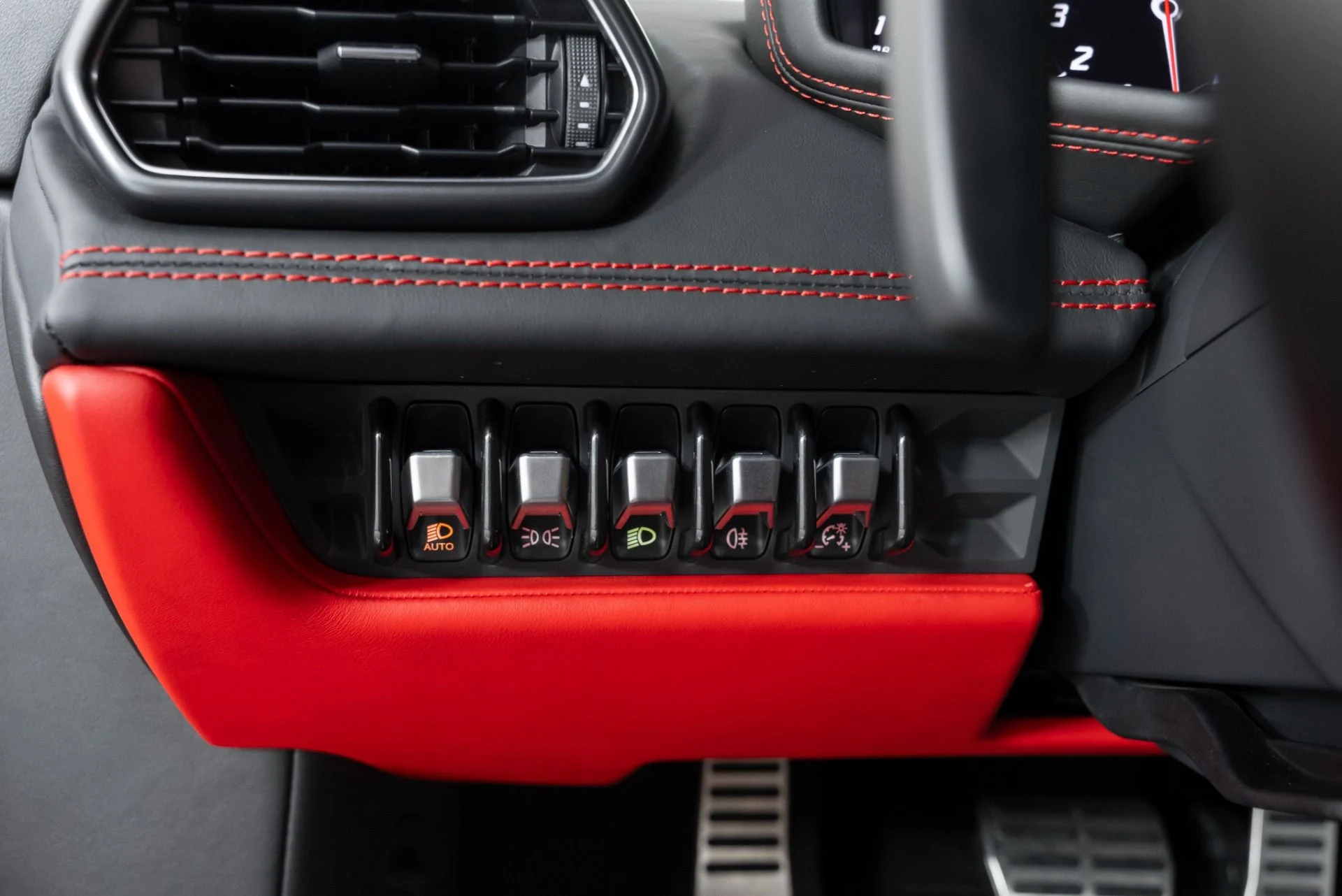mph024_1737544728_Used_2015_Lamborghini_Huracan_LP_6104_1757361060_2b901269af